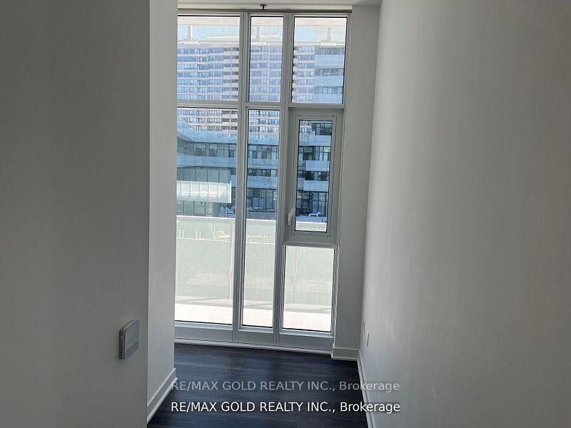 3 Bedrooms Condo at 3900 Confederation, Mississauga For sale