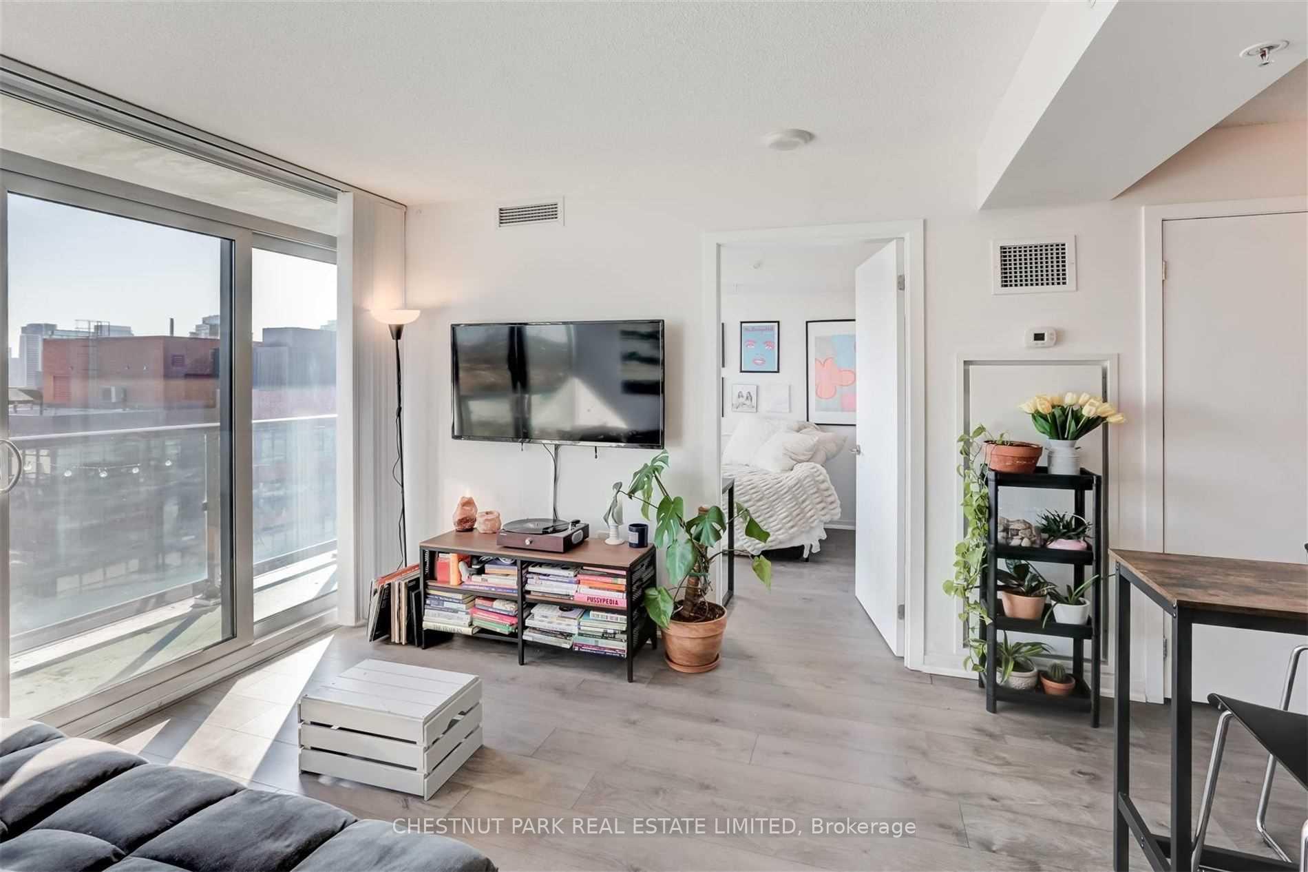 2 Bedrooms Condo at 36 Lisgar, Toronto For sale