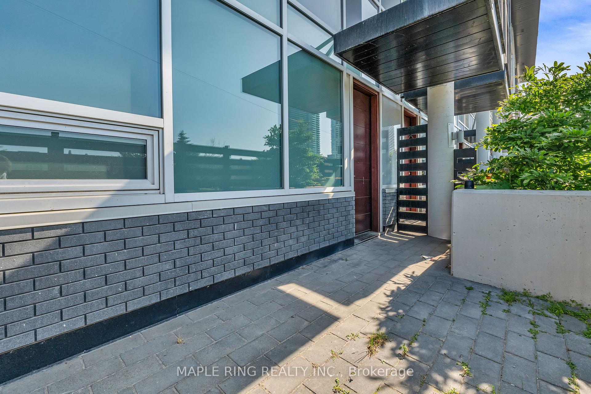 3 Bedrooms Condo at 2908 Highway 7, Vaughan For sale
