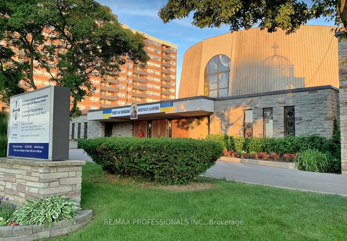 2 Bedrooms Co-op at 151 La Rose,  Toronto For sale
