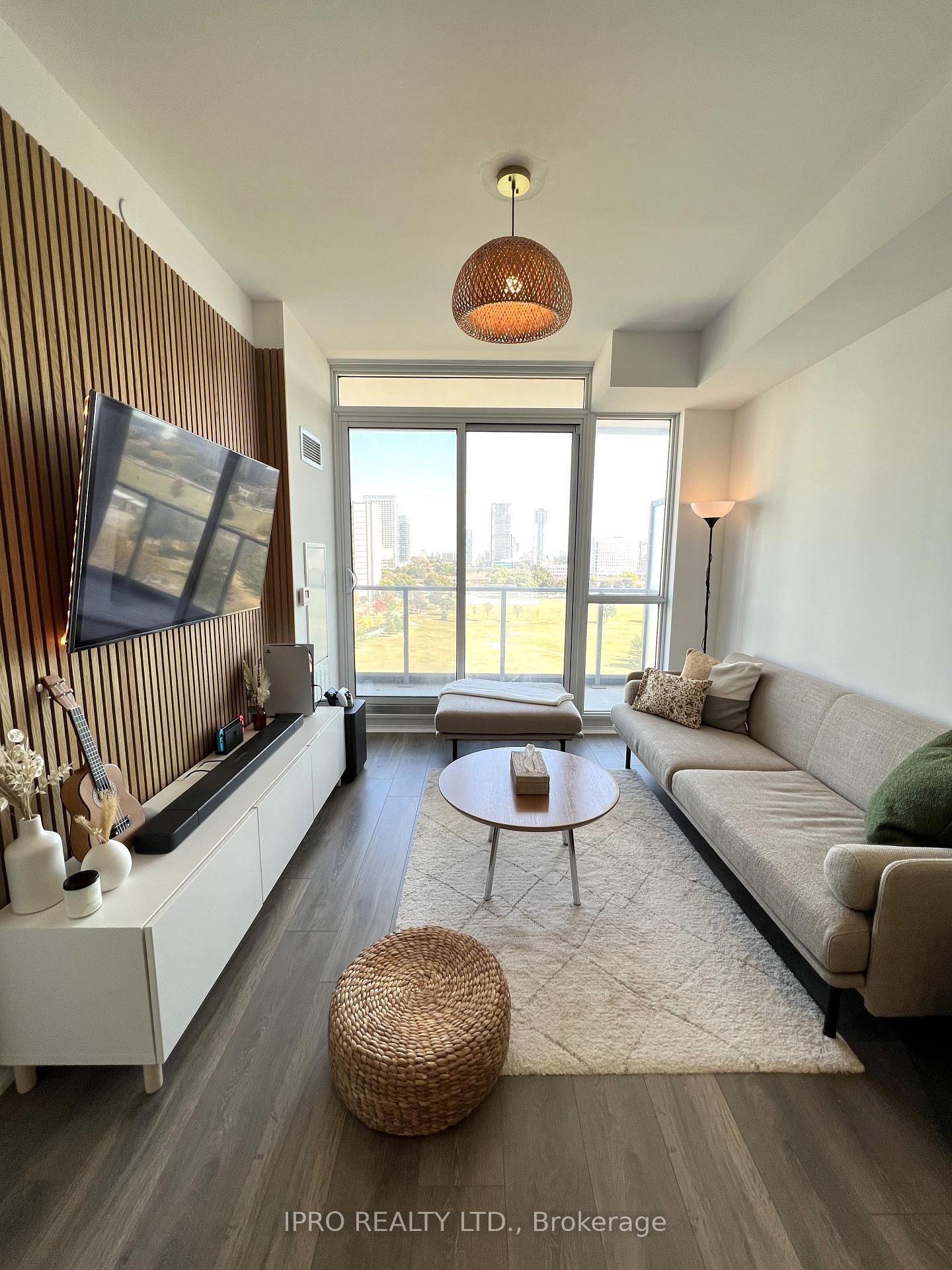 2 Bedrooms Condo at 32 Forest Manor, Toronto For sale