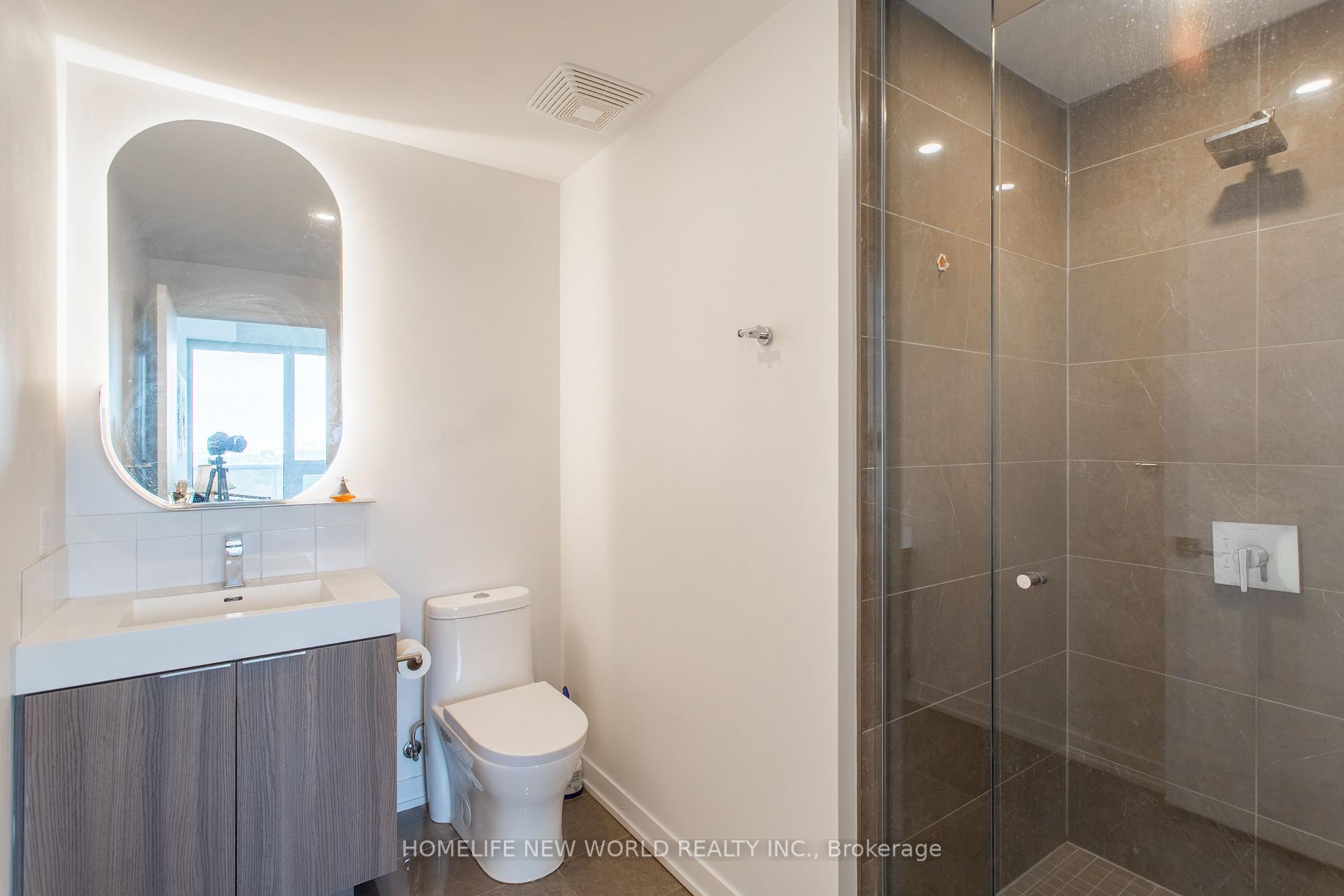 2 Bedrooms Condo at 15 Holmes, Toronto For sale