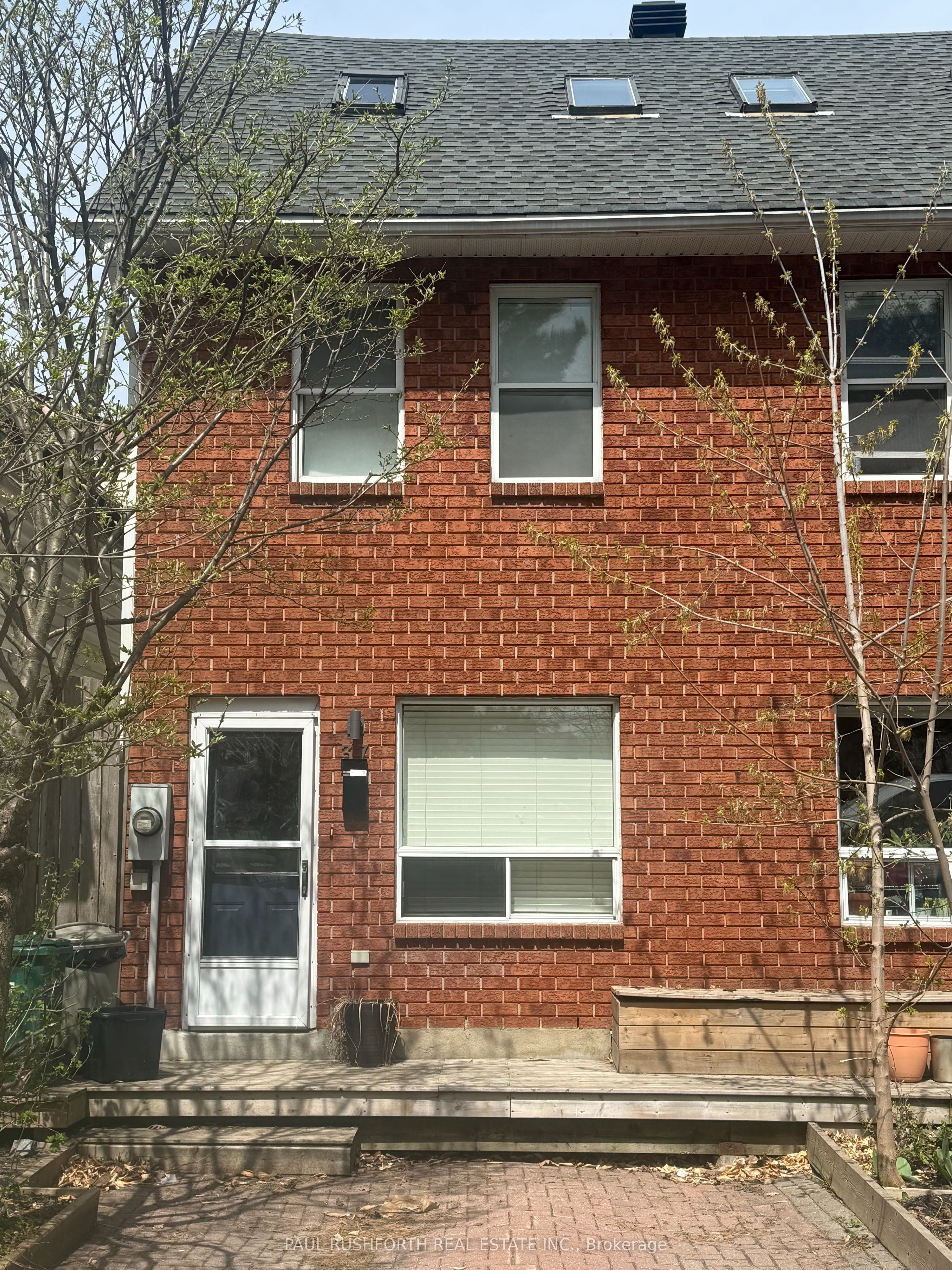 37 Myrand Avenue, LowerTownSandyHill, ON K1N 5N7