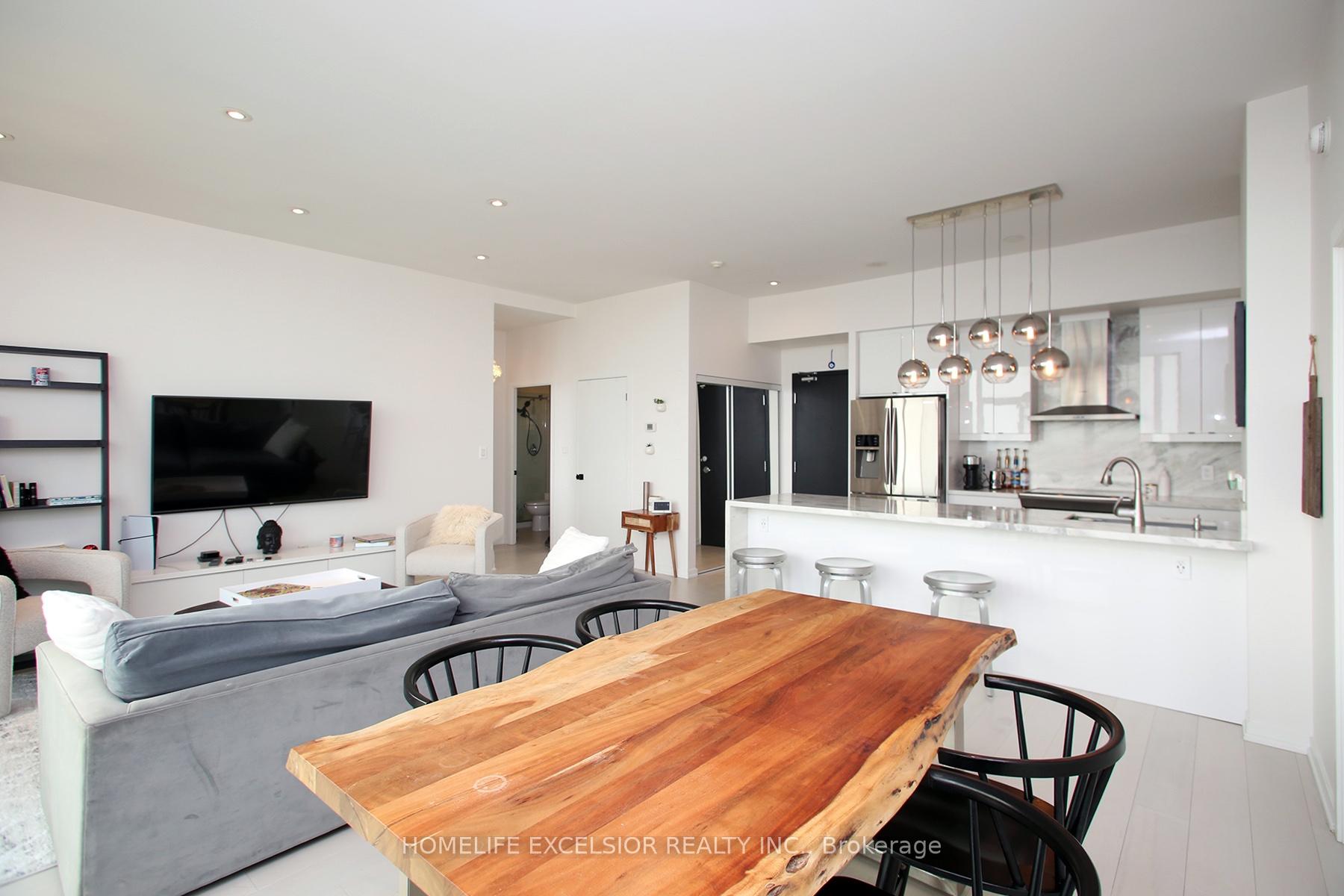 2 Bedrooms Condo at 70 Forest Manor, Toronto For sale