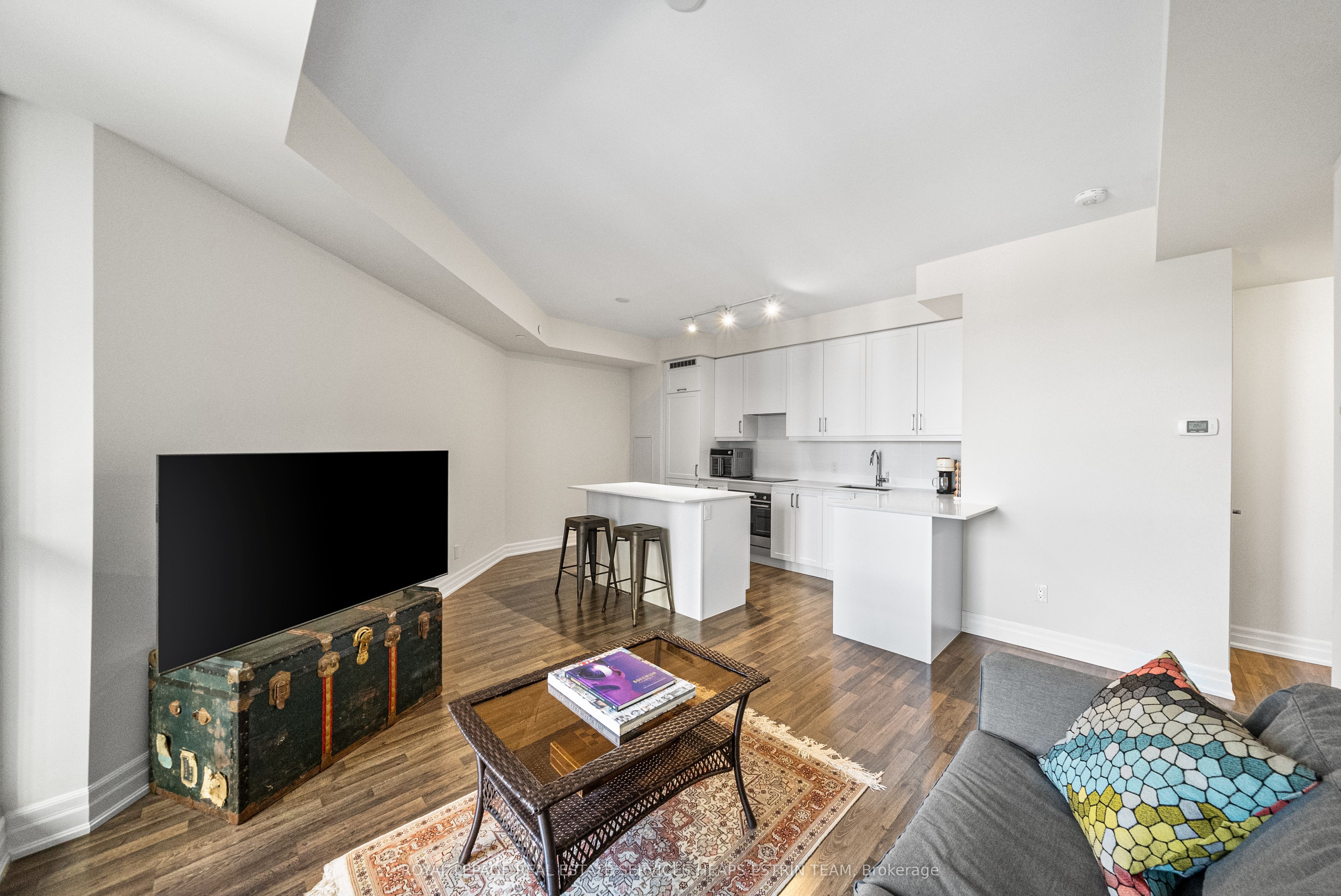 9075 Jane Street, #518