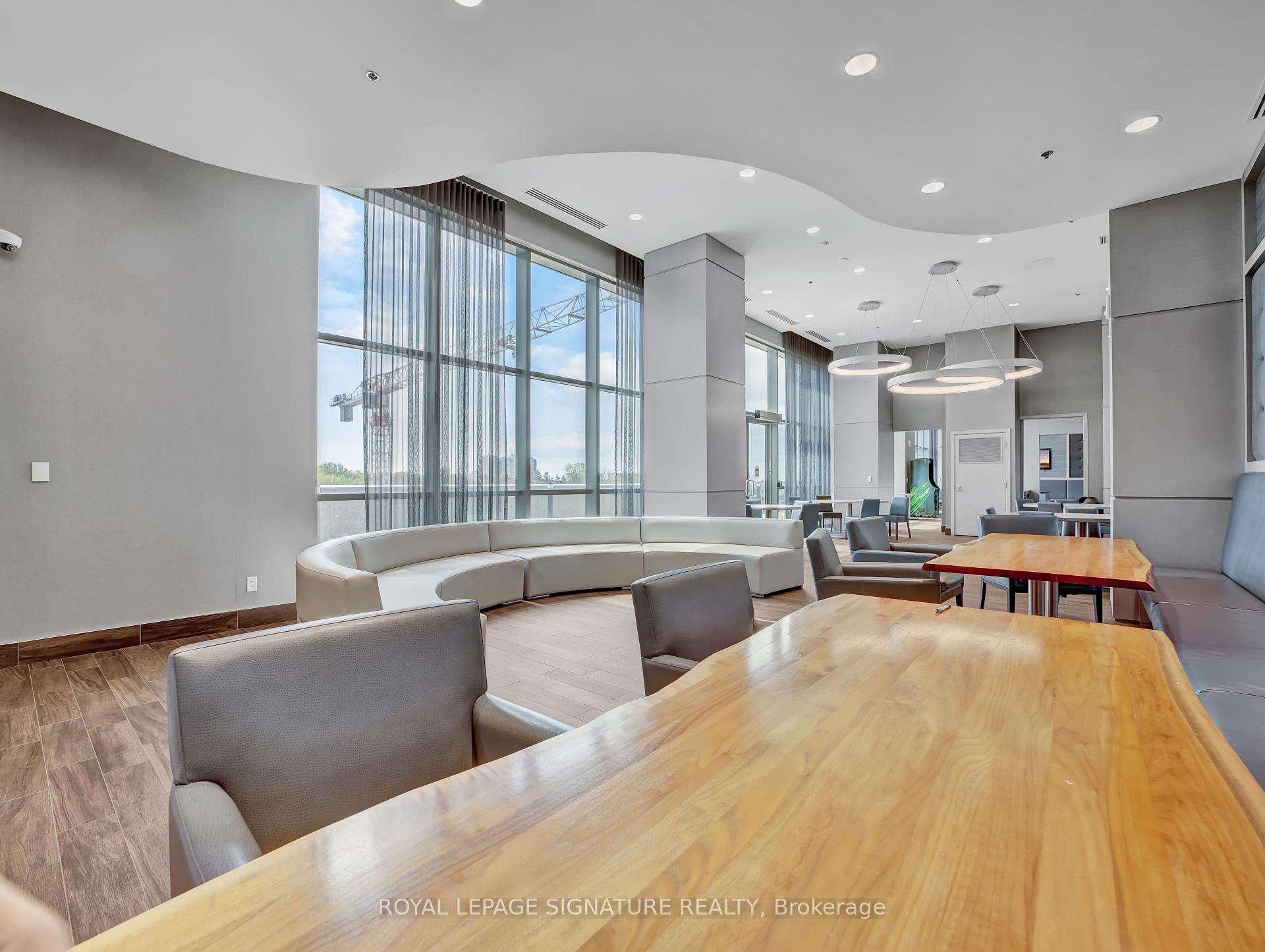2 Bedrooms Condo at 2081 Fairview, Burlington For sale