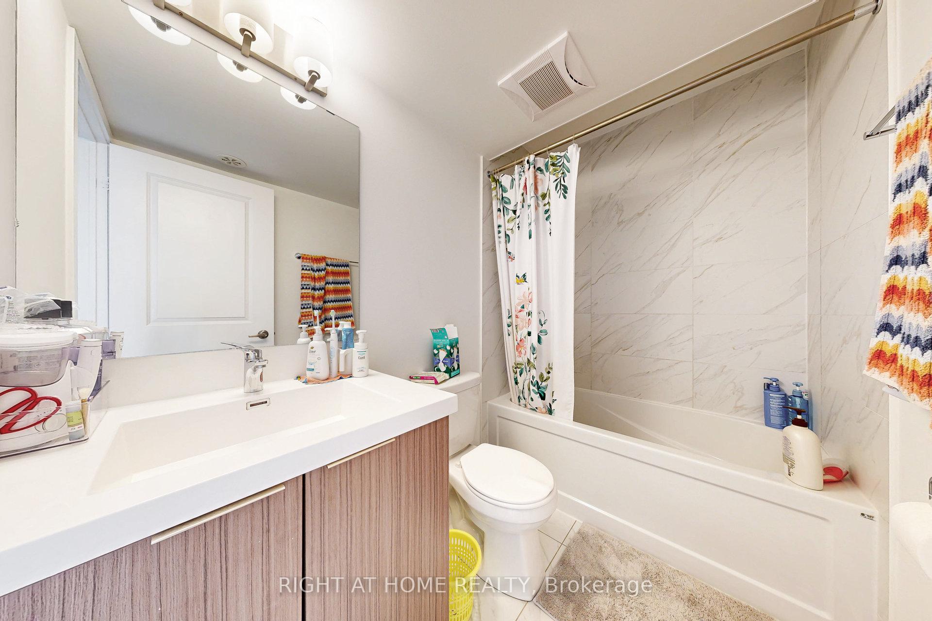 2 Bedrooms Condo at 3058 Sixth, Oakville For sale