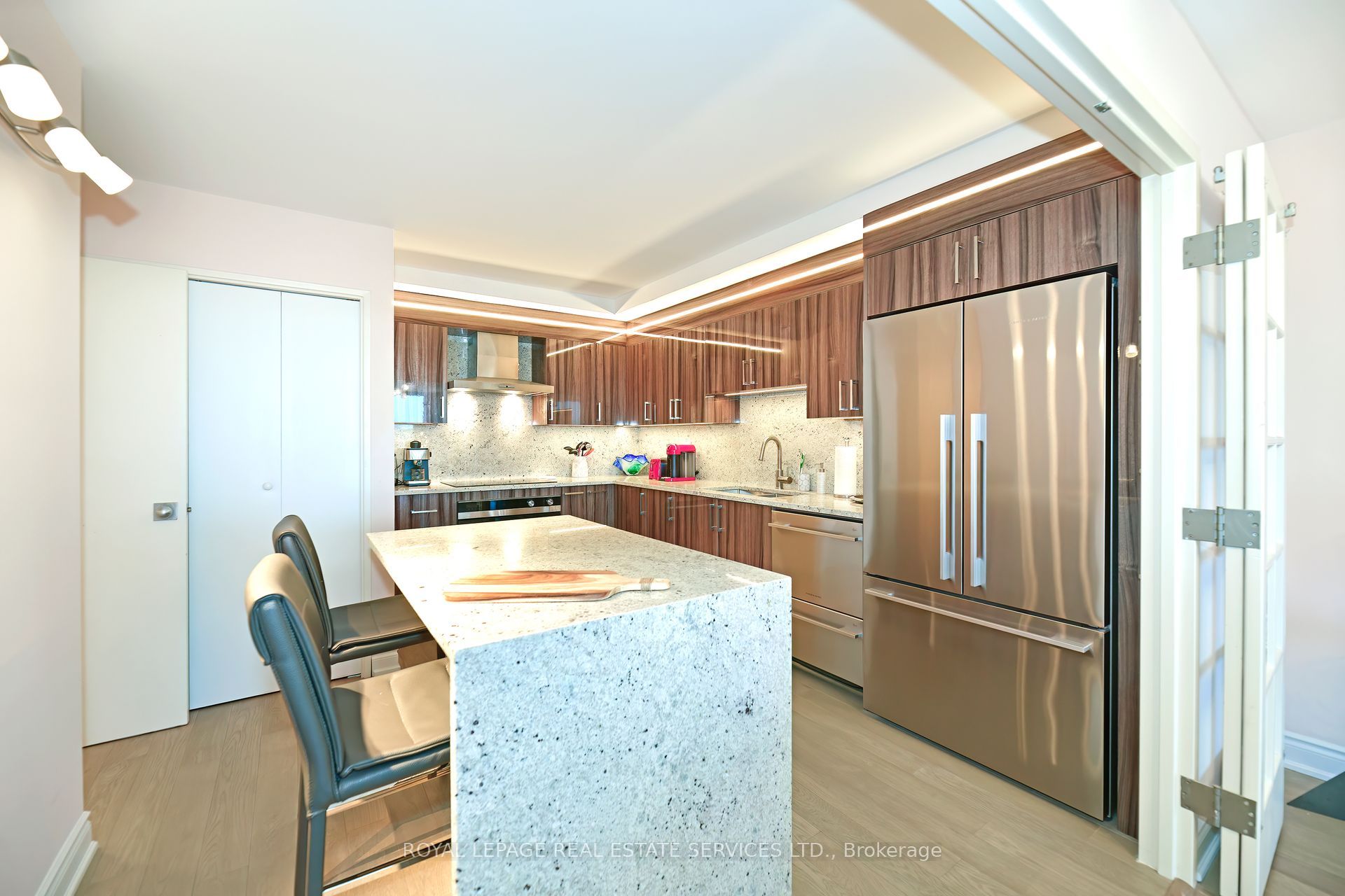 #1703 - 110 Bloor Street, Toronto, ON M5S 2W7