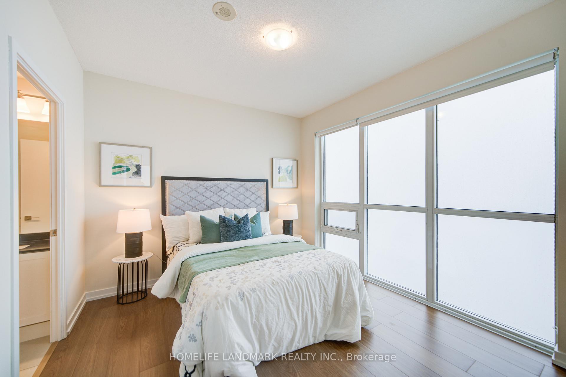 3 Bedrooms Condo at 4011 Brickstone, Mississauga For sale