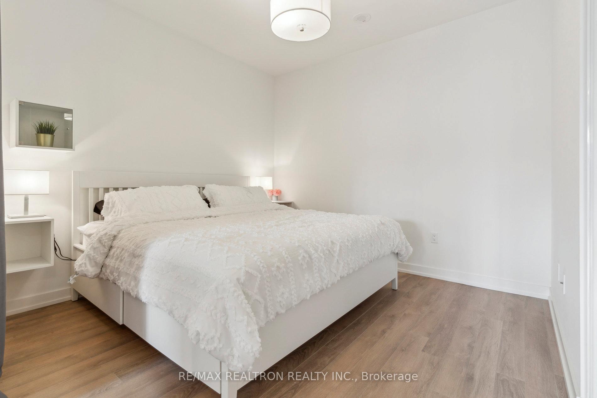 2 Bedrooms Condo at 158 Front, Toronto For sale