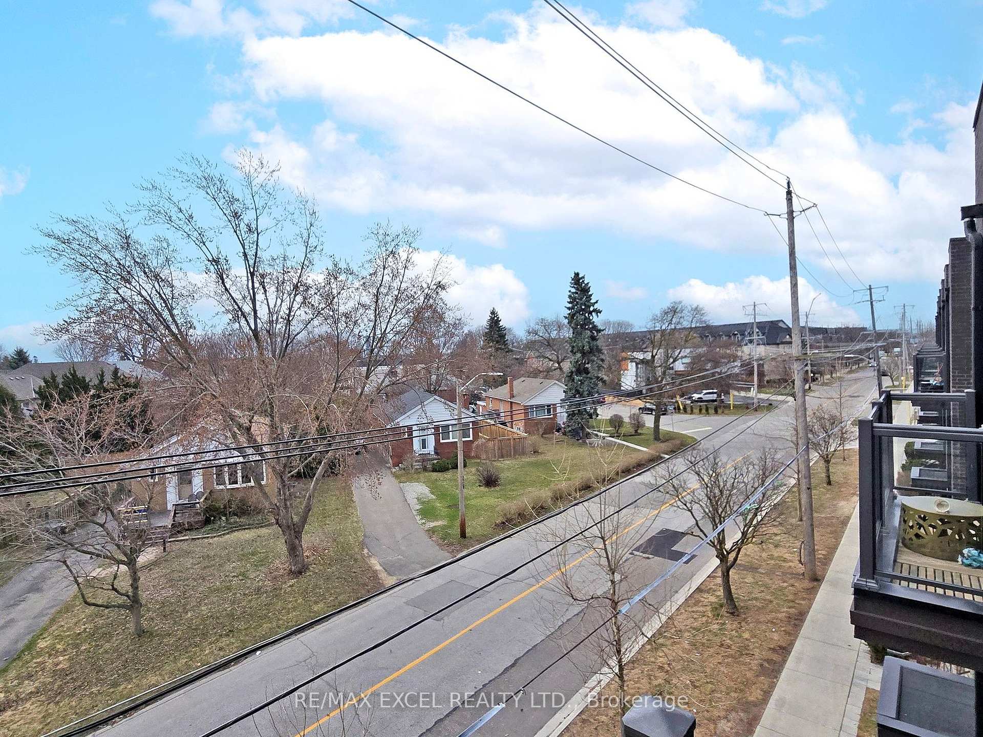 2 Bedrooms Condo at 24 Fieldway,  Toronto For sale