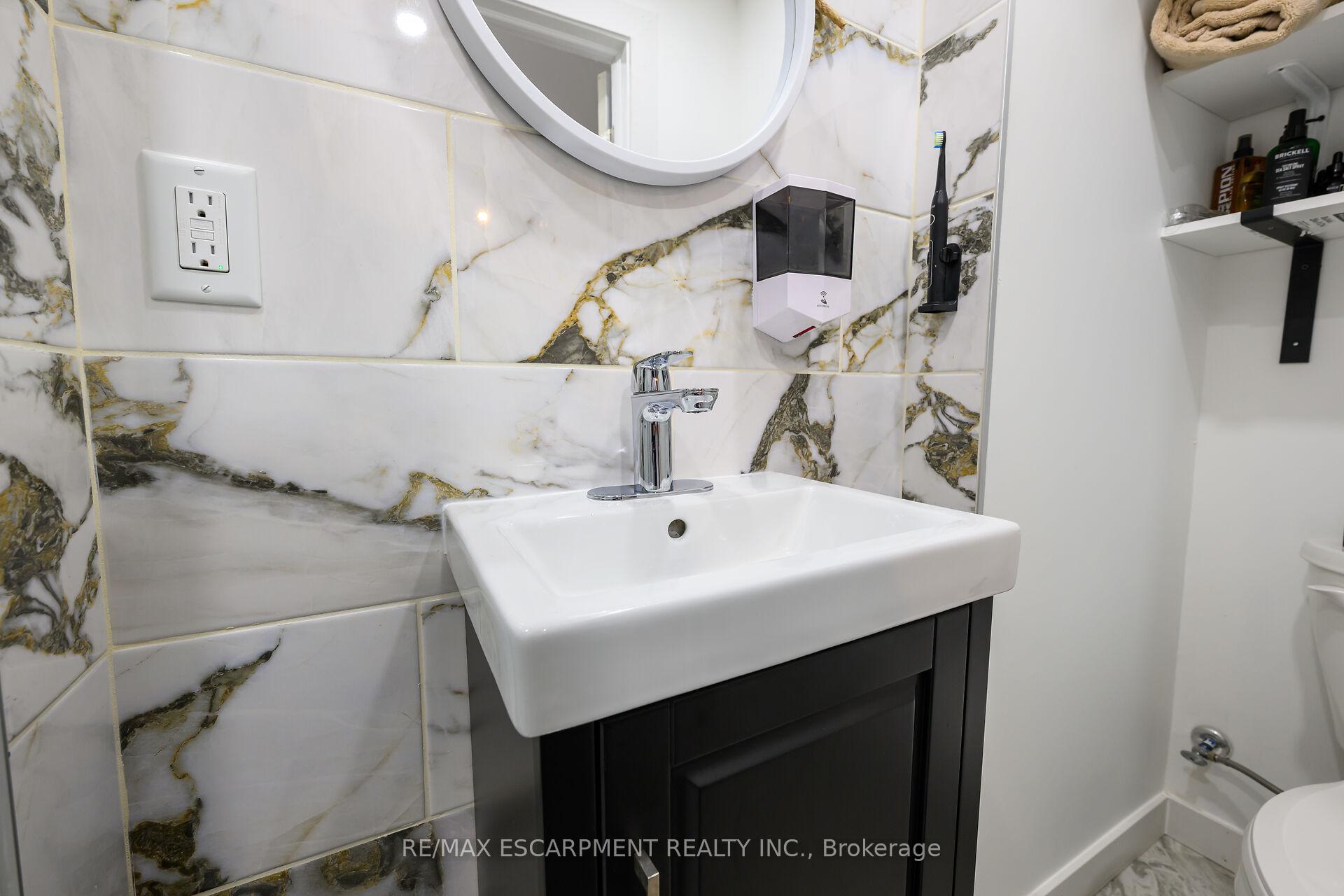 4 Bedrooms Condo at 134 Terni, Hamilton For sale
