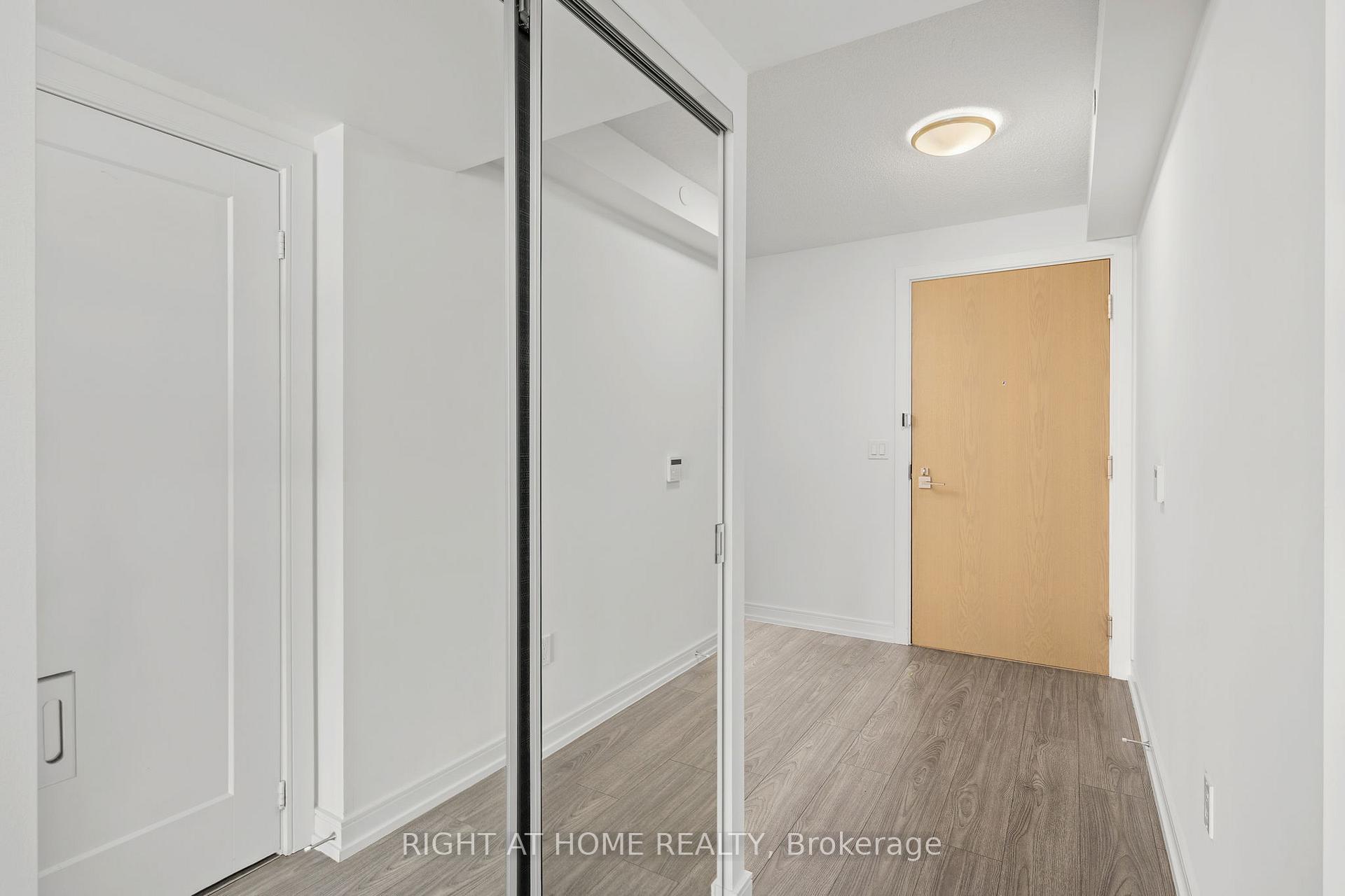 2 Bedrooms Condo at 225 Village Green, Toronto For sale