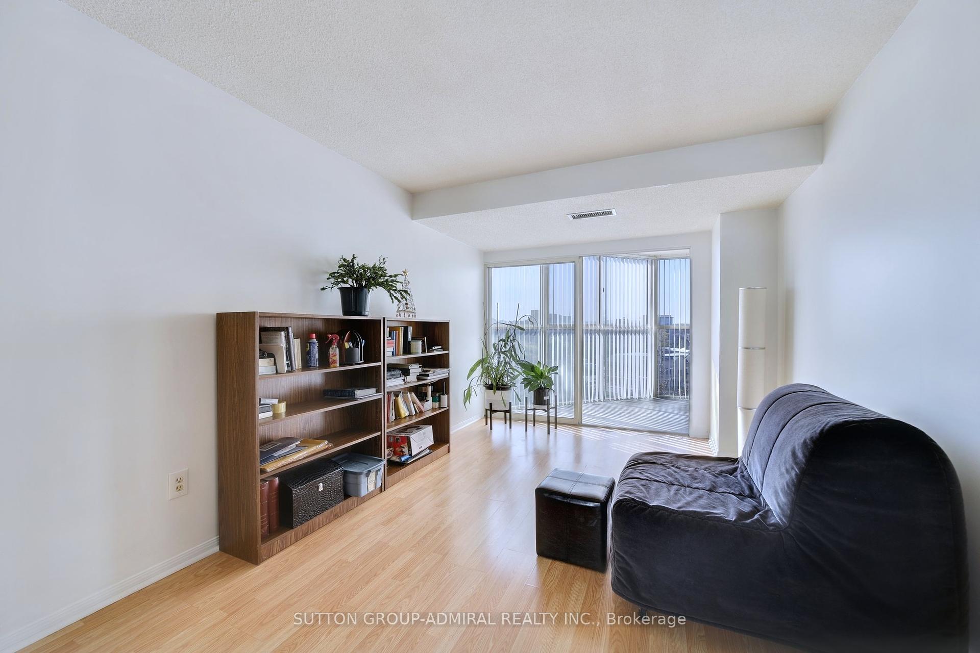 2 Bedrooms Condo at 2091 Hurontario, Mississauga For sale