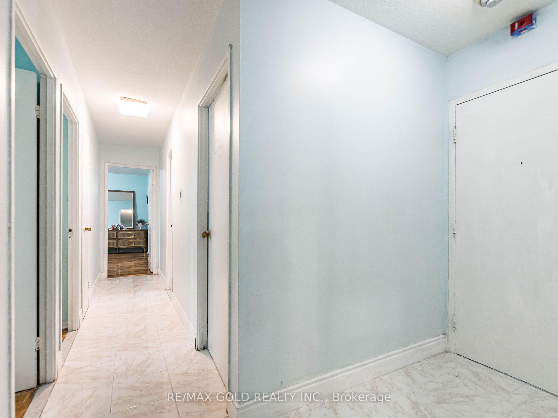 3 Bedrooms Condo at 3555 Derry,  Mississauga For sale