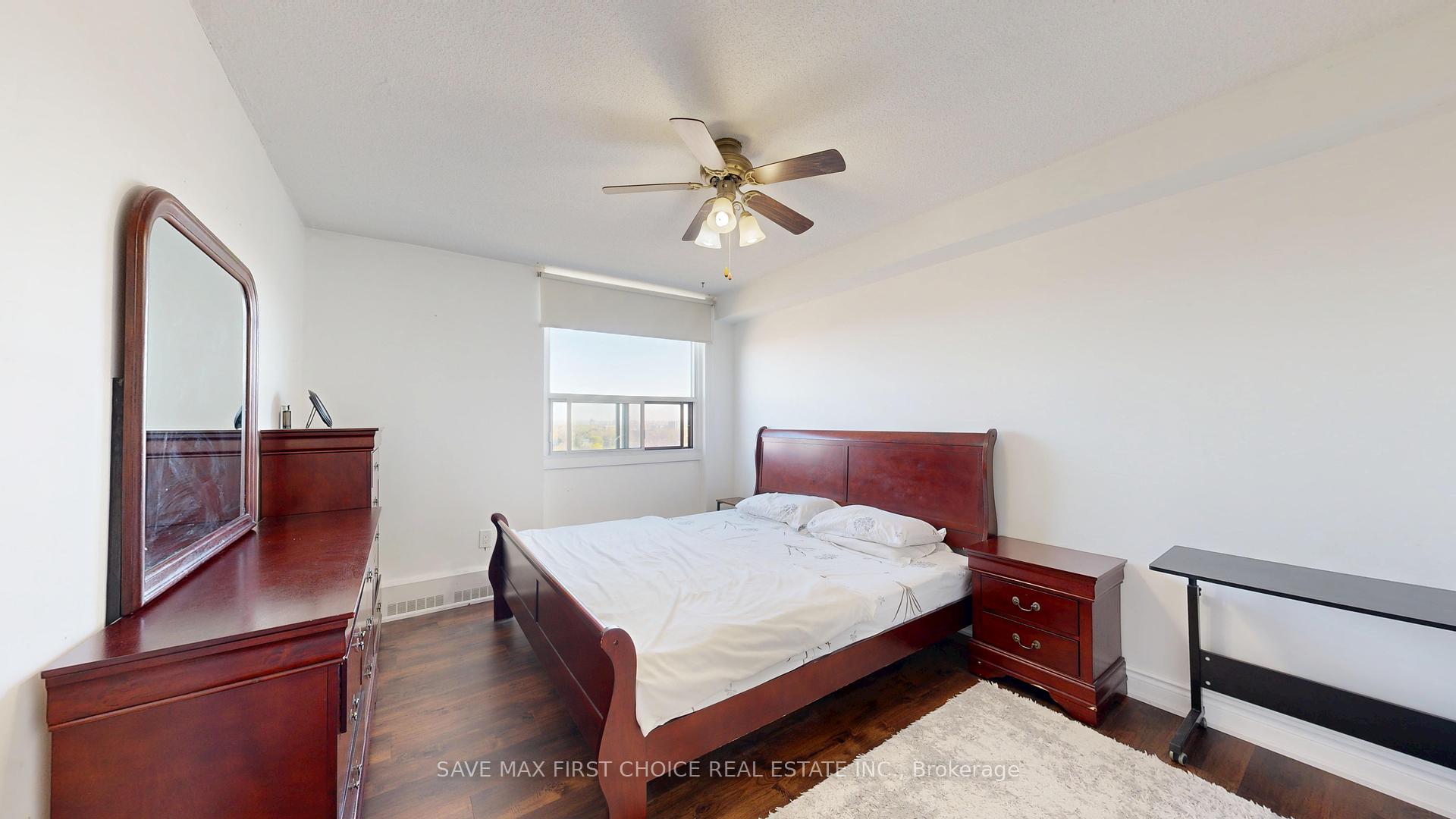 3 Bedrooms Condo at 15 Torrance, Toronto For sale
