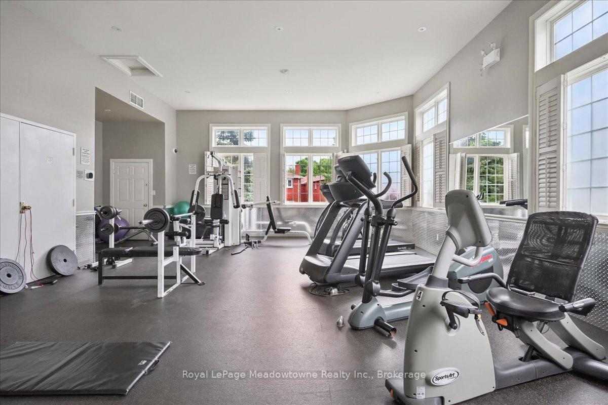 2 Bedrooms Condo at 1450 Bishops, Oakville For sale