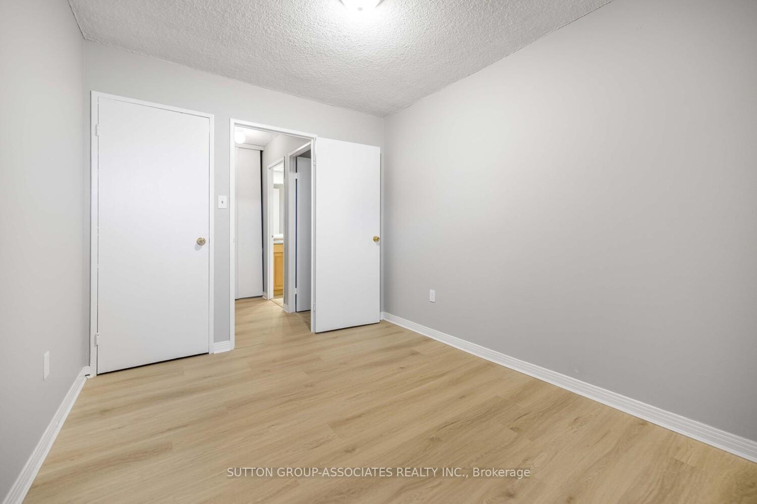 3 Bedrooms Condo at 1300 Marlborough, Oakville For sale