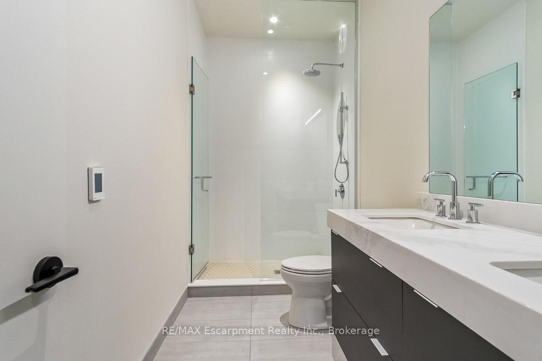 4 Bedrooms Condo at 123 Maurice, Oakville For sale