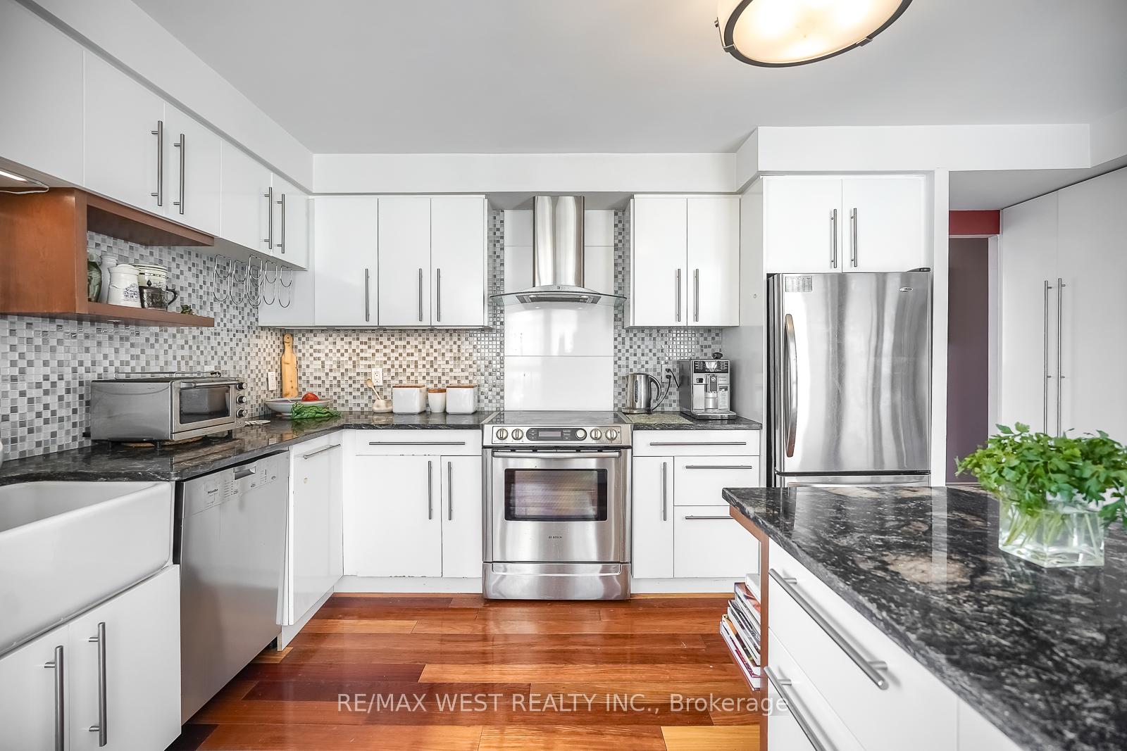 3 Bedrooms Condo at 2285 Lake Shore, Toronto For sale