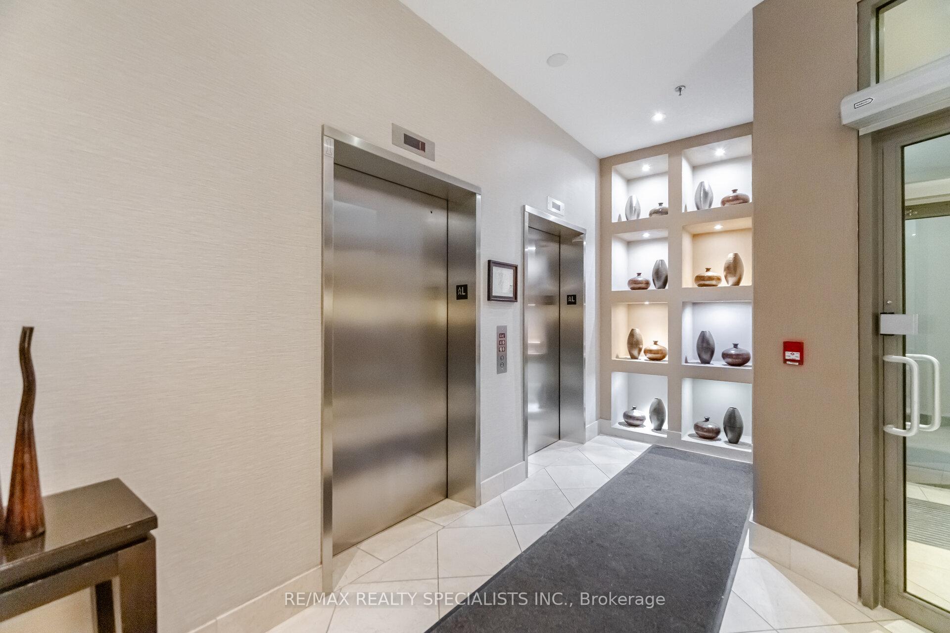 3 Bedrooms Condo at 1477 Lakeshore,  Burlington For sale