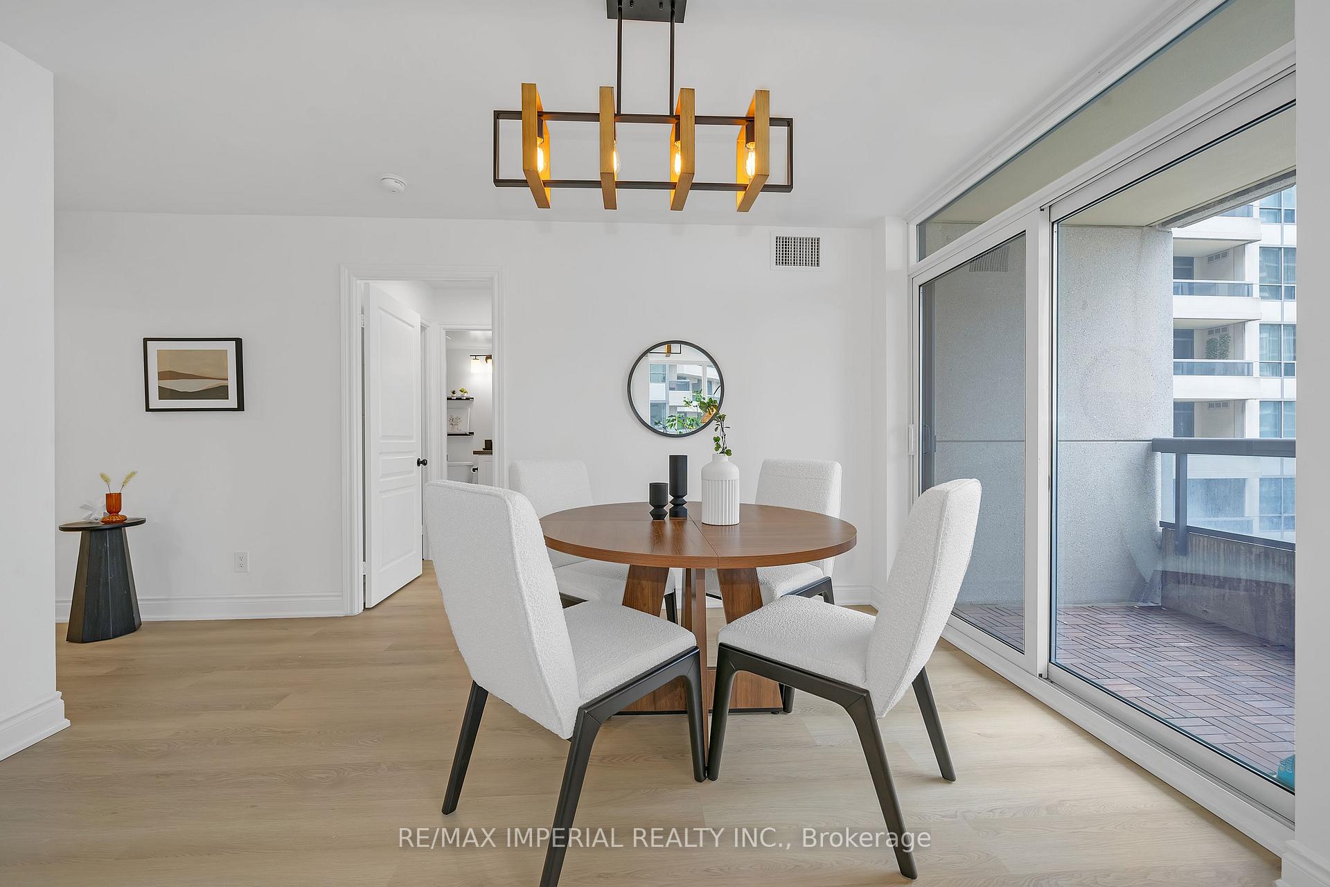 2 Bedrooms Condo at 5 northtown, Toronto For sale