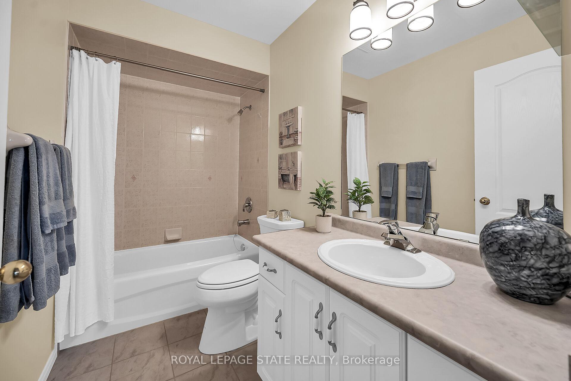 3 Bedrooms Condo at 212 Stonehenge,  Hamilton For sale