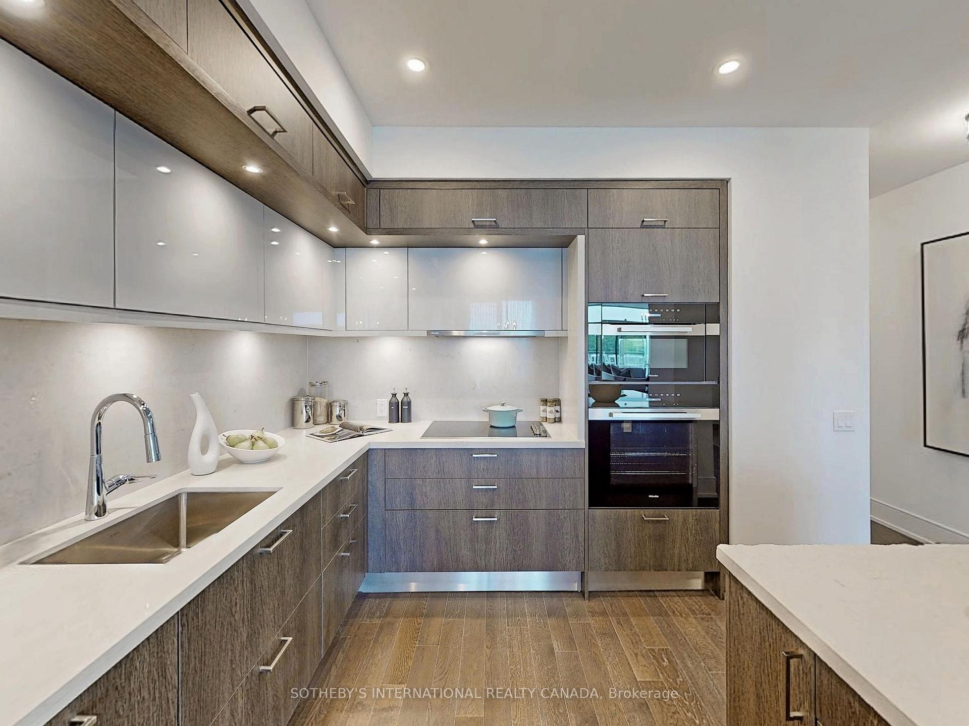 3 Bedrooms Condo at 30 Inn On the Park, Toronto For sale