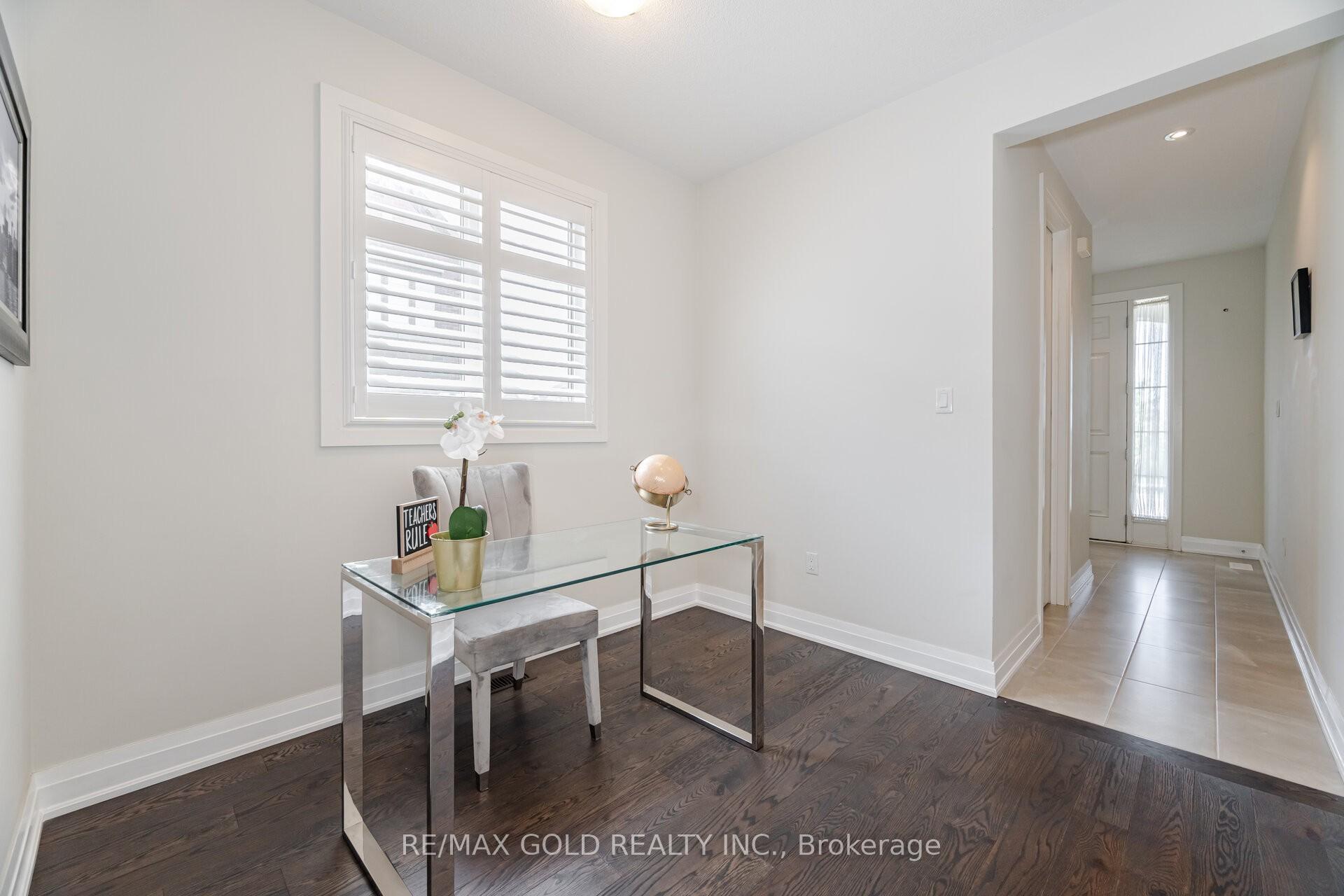 209 Castle Oaks Crossing, Brampton, ON L6P 3X3