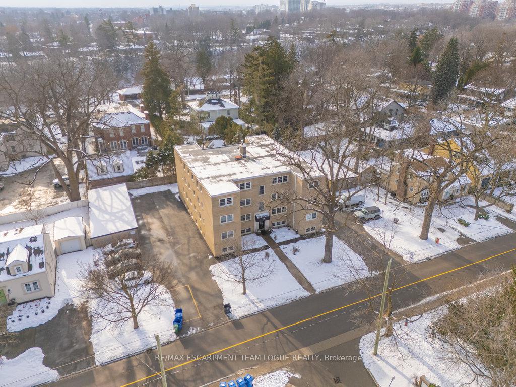 2 Bedrooms Co-op at 288 Reynolds,  Oakville For sale