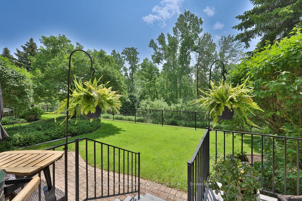 4 Bedrooms Condo at 4211 Millcroft Park, Burlington For sale
