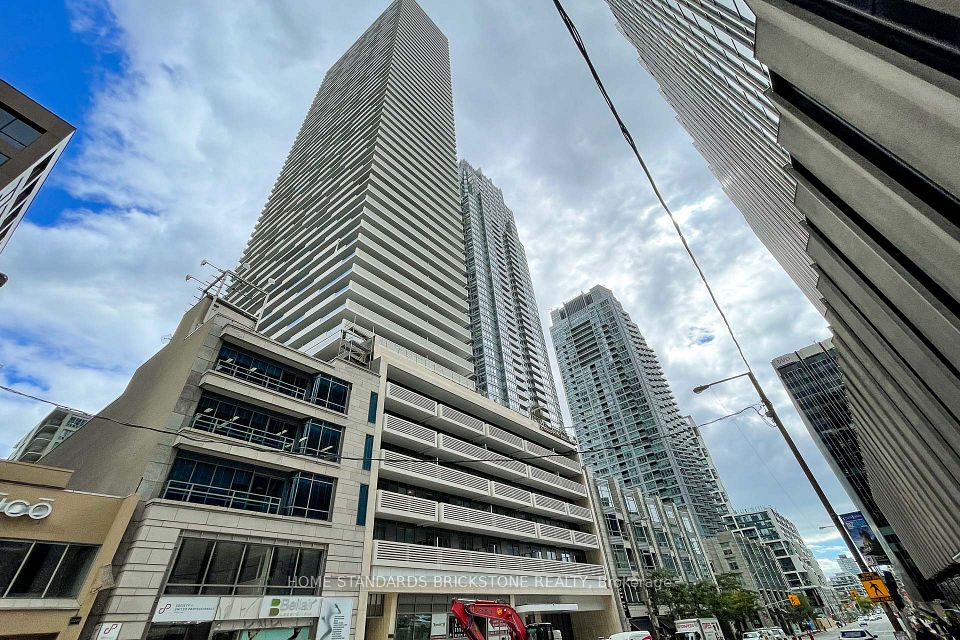 2221 Yonge