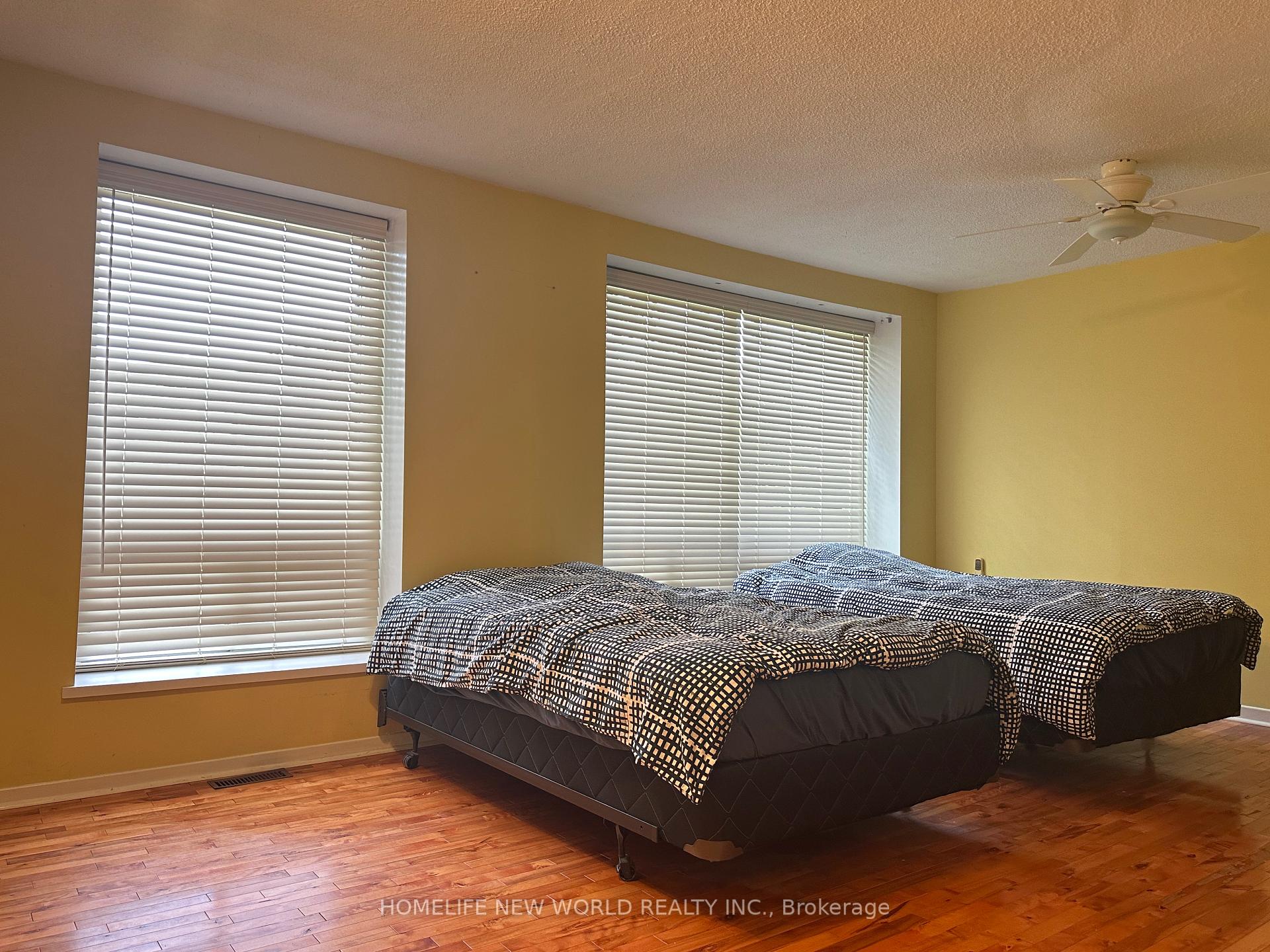 3 Bedrooms Condo at 69 Upper Canada, Toronto For sale