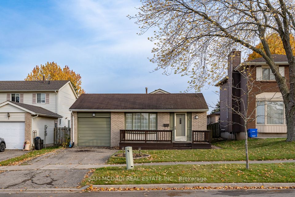35 Parkland Crescent