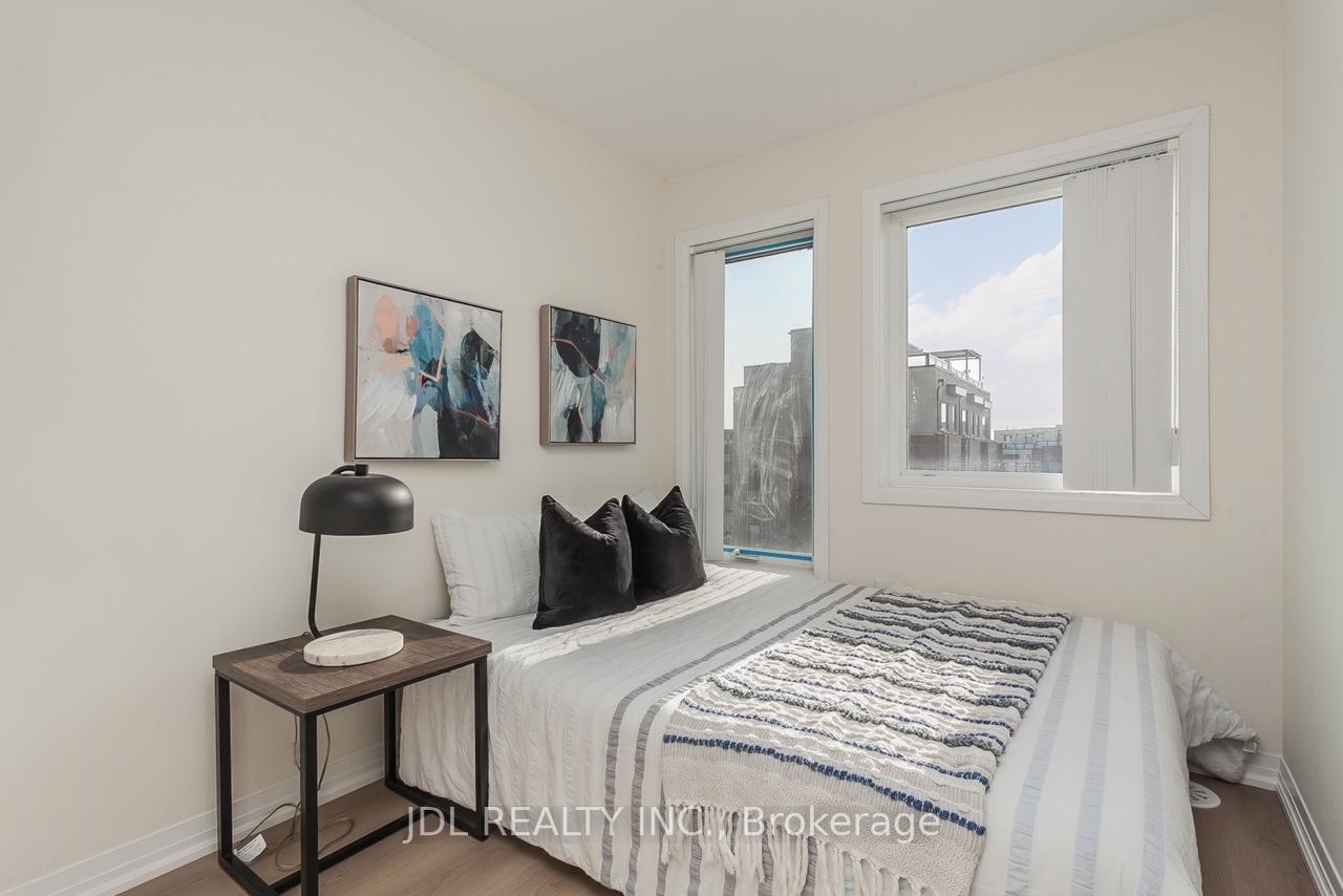 2 Bedrooms Condo at 175 William Duncan Rd,  Toronto For sale