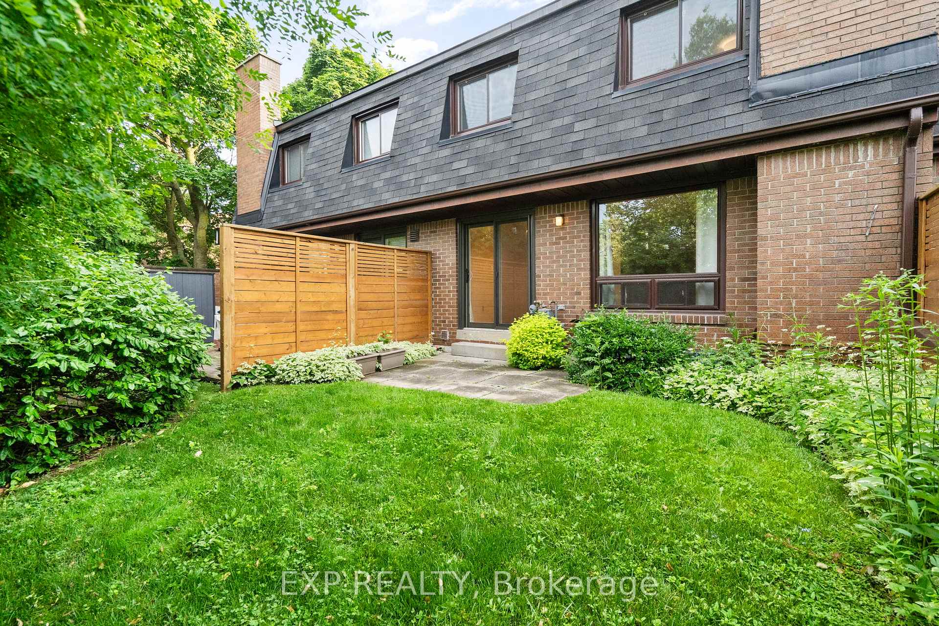 3 Bedrooms Condo at 108 Flaming Rose, Toronto For sale