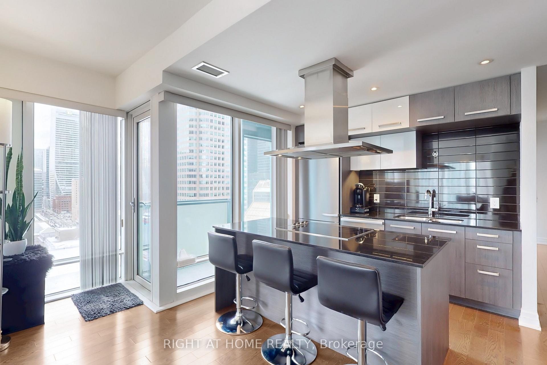3 Bedrooms Condo at 8 The Esplanade, Toronto For sale