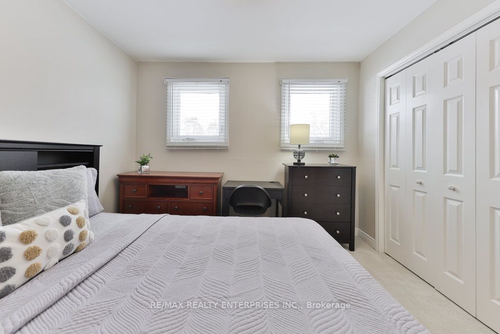 1076 Red Pine Crescent