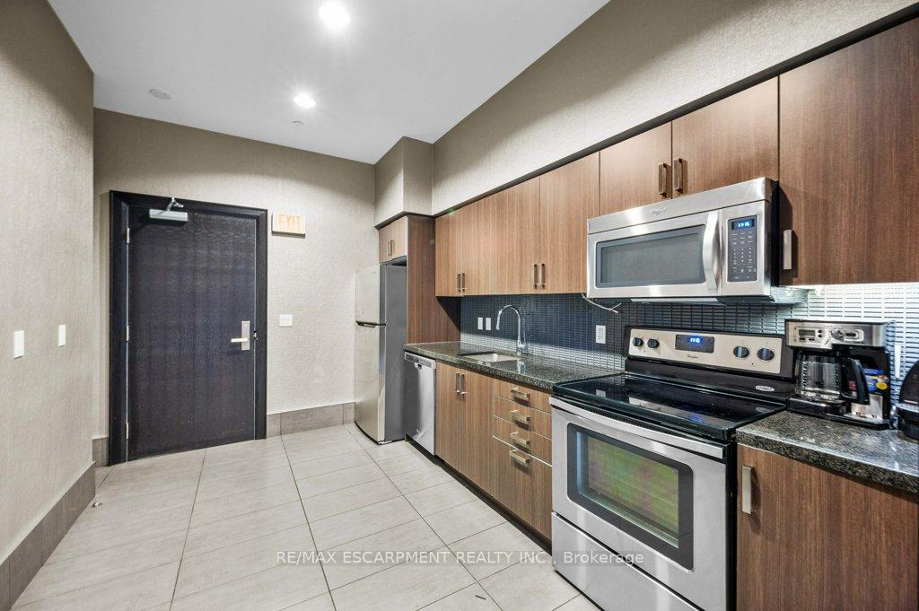 2 Bedrooms Condo at 55 Speers, Oakville For sale