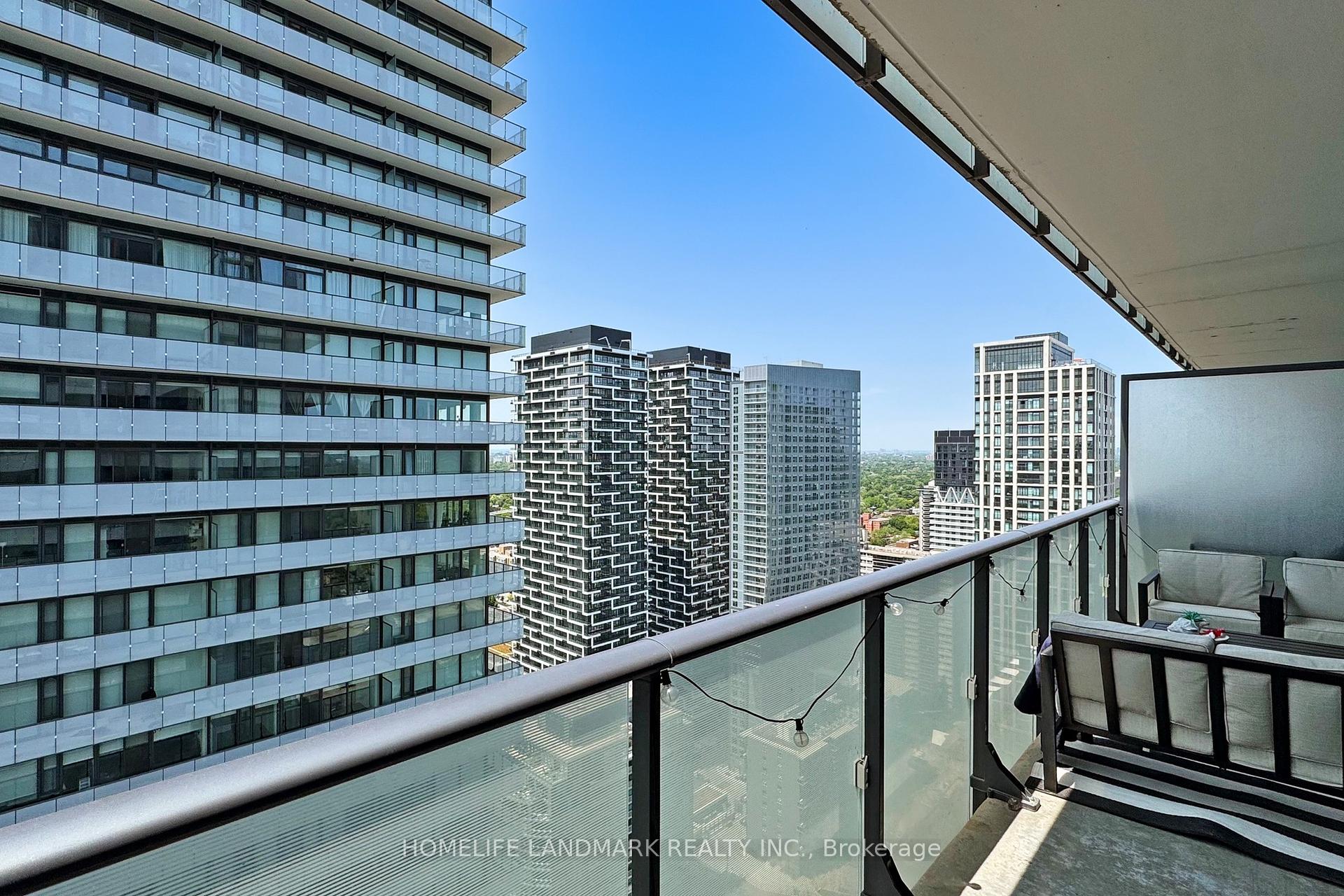 2 Bedrooms Condo at 185 Roehampton, Toronto For sale