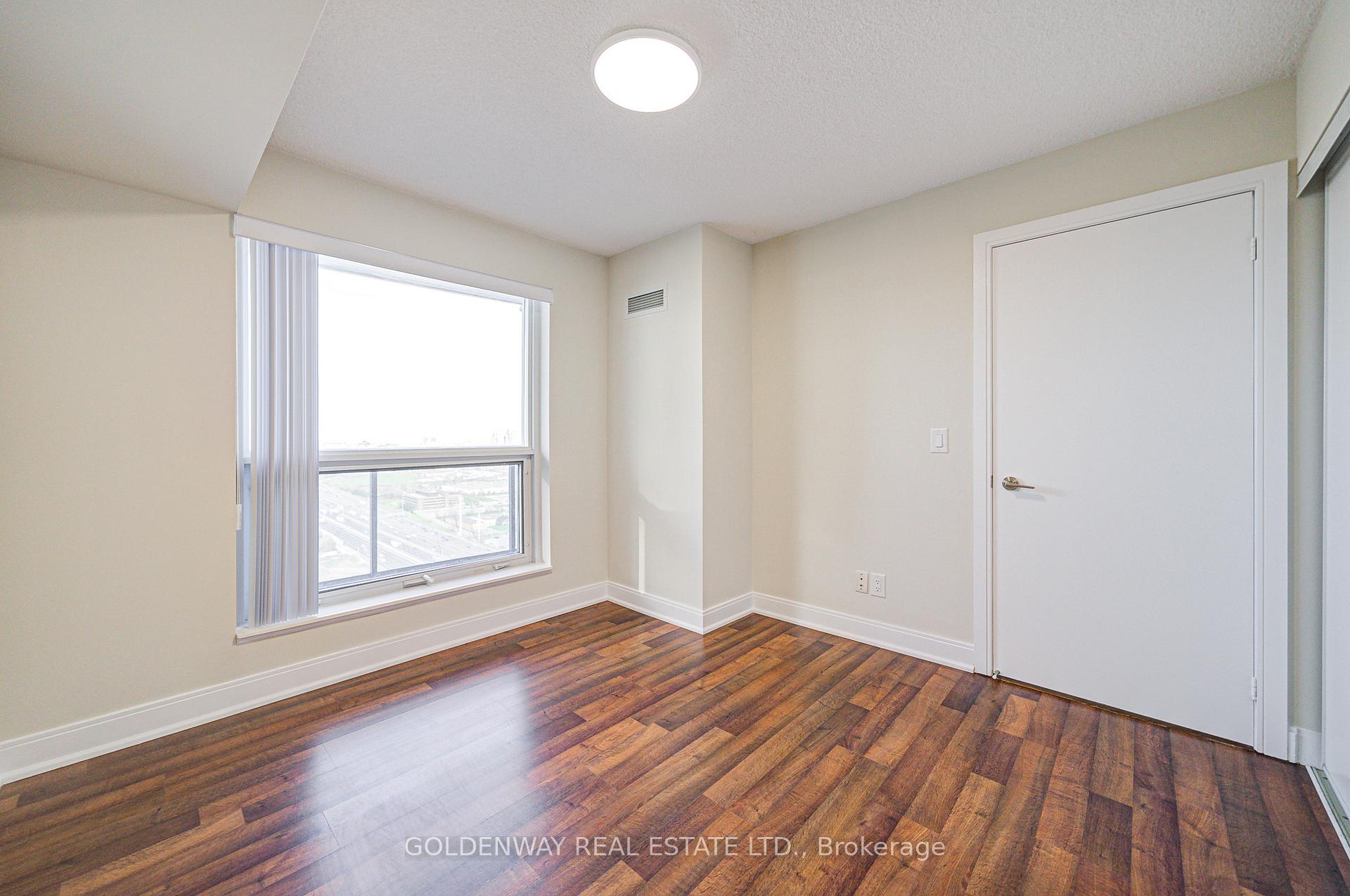 1 Bedroom Condo at 125 Village Green,  Toronto For sale
