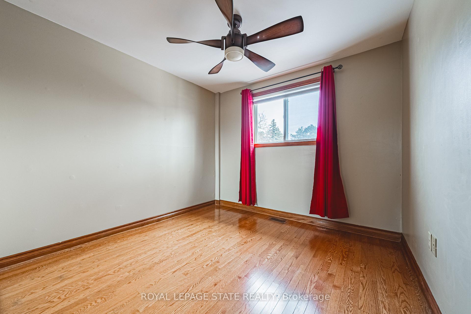 3 Bedrooms Condo at 100 Quigley, Hamilton For sale