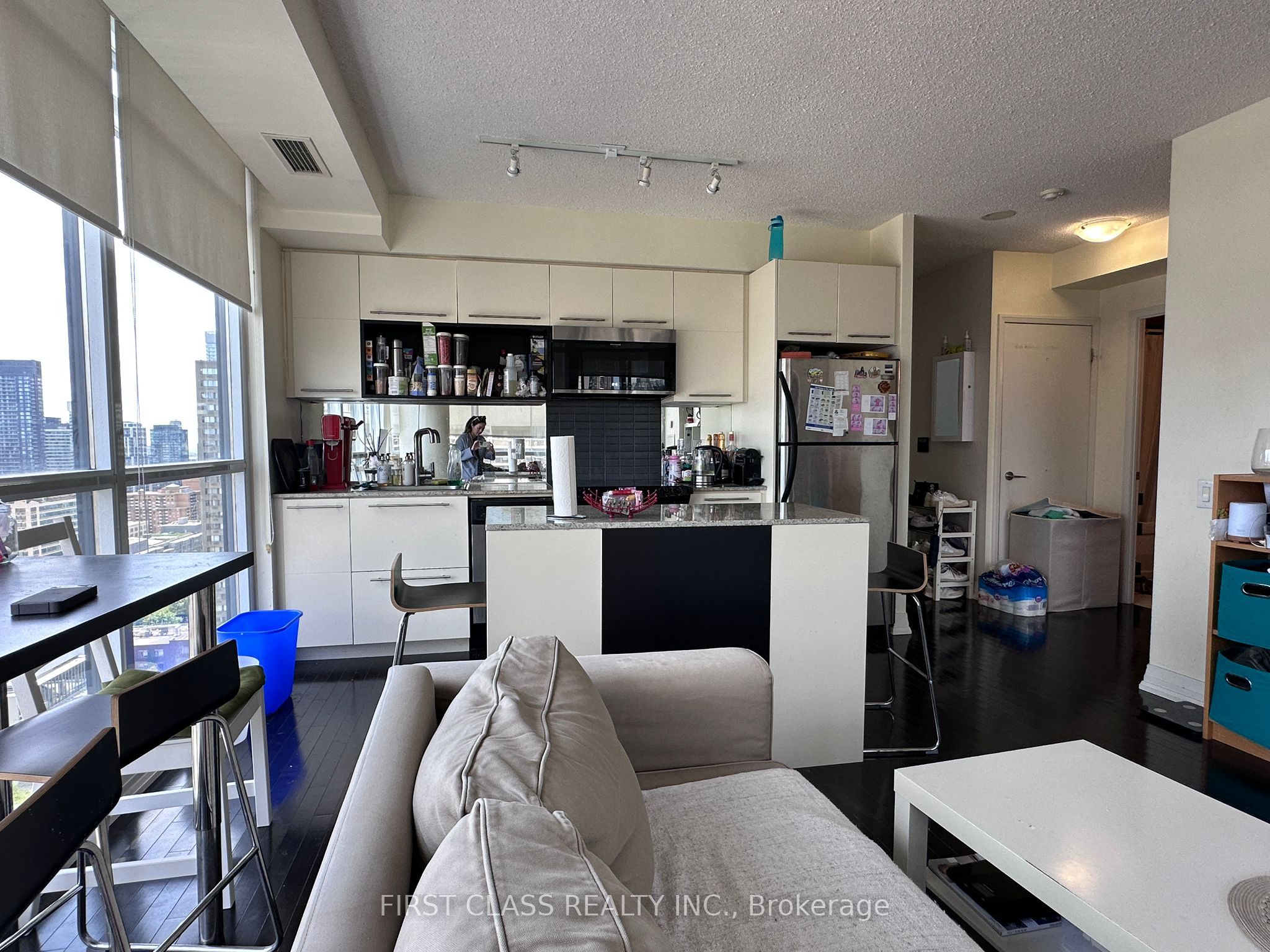 25 Carlton Street, #2609