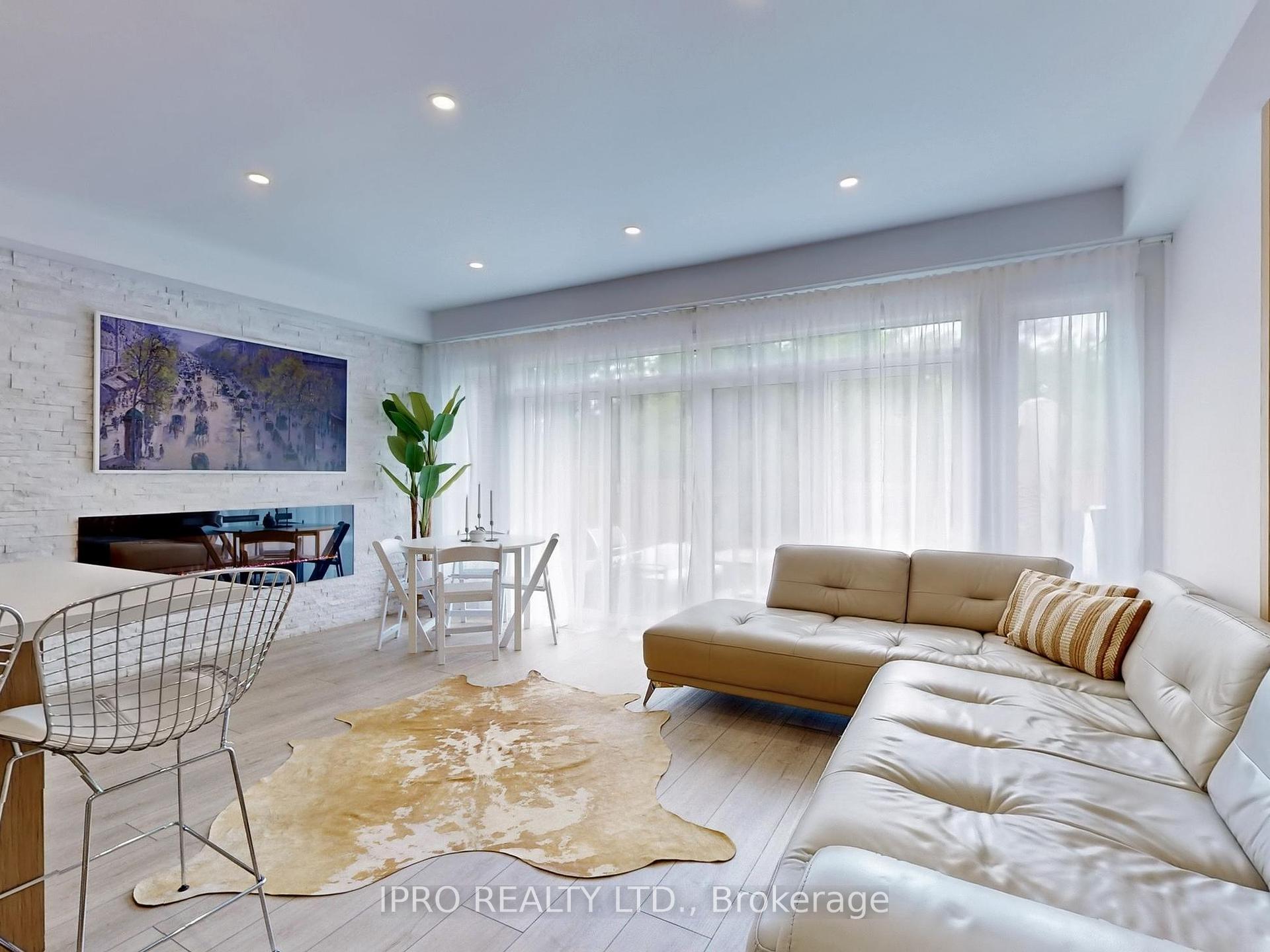 3 Bedrooms Condo at 35 Midhurst, Hamilton For sale