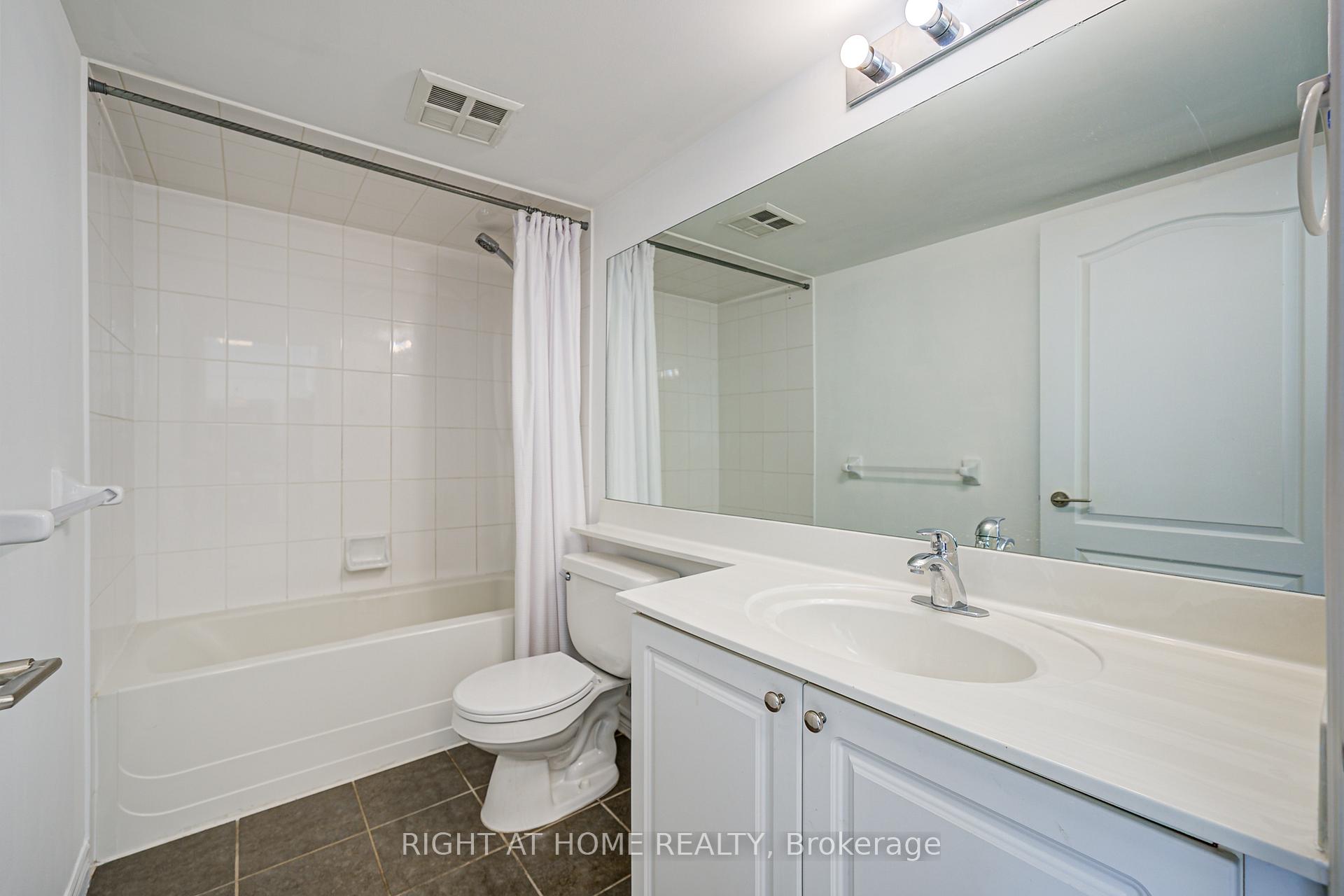 2 Bedrooms Condo at 3840 Bathurst, Toronto For sale