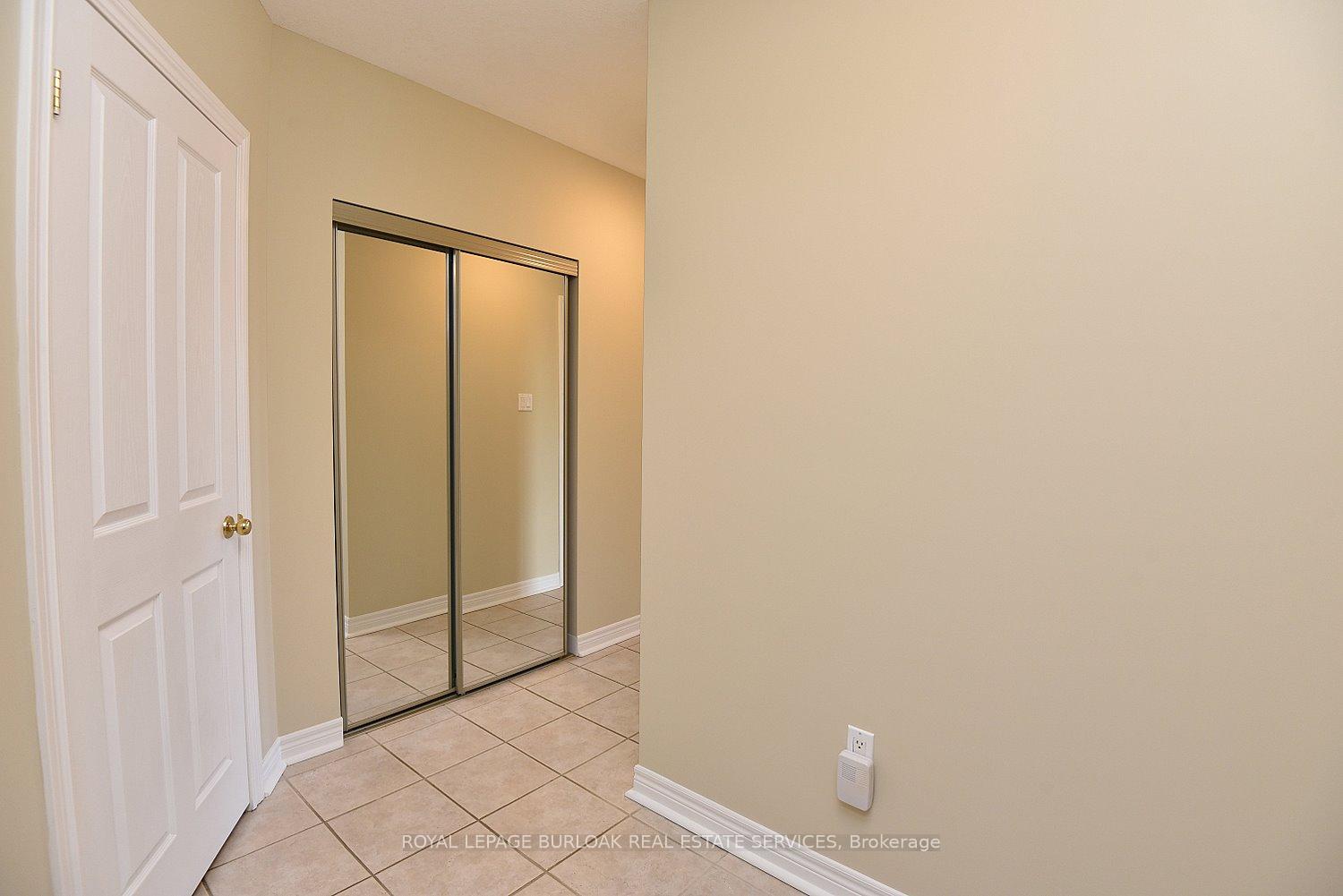 2 Bedrooms Condo at 1998 Ironstone, Burlington For sale