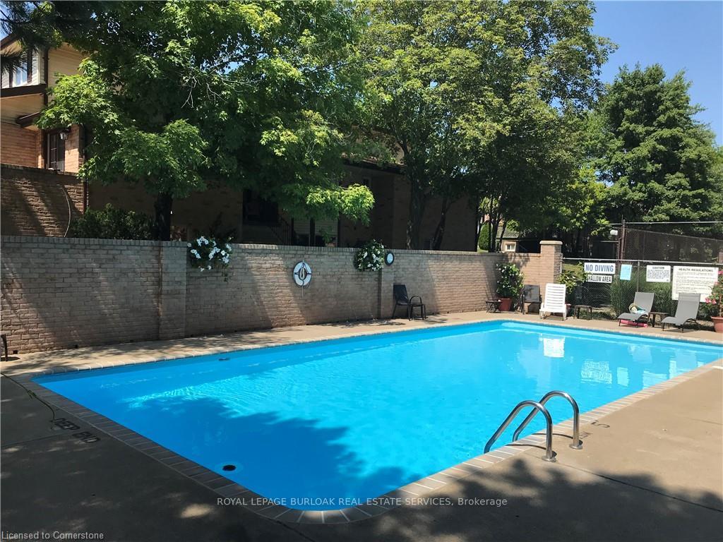 3 Bedrooms Condo at 1508 Upper Middle, Burlington For sale