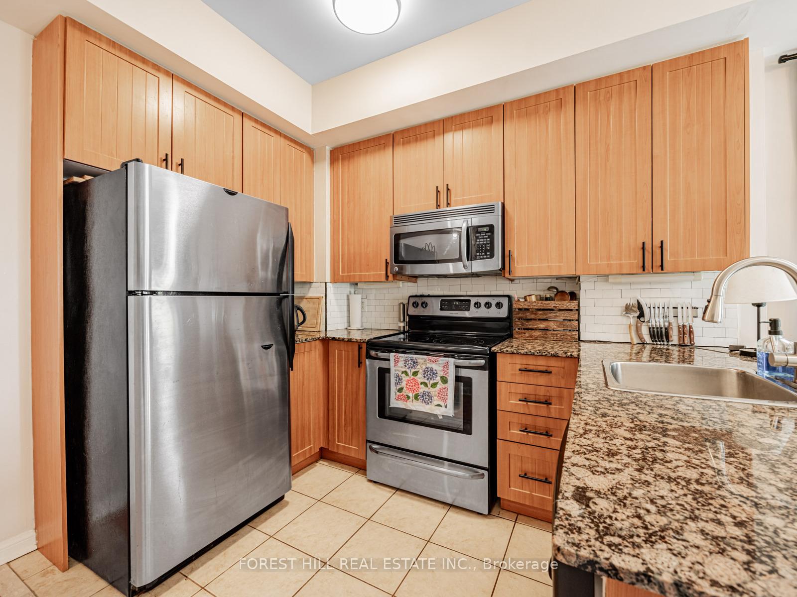 2 Bedrooms Condo at 68 Carr, Toronto For sale