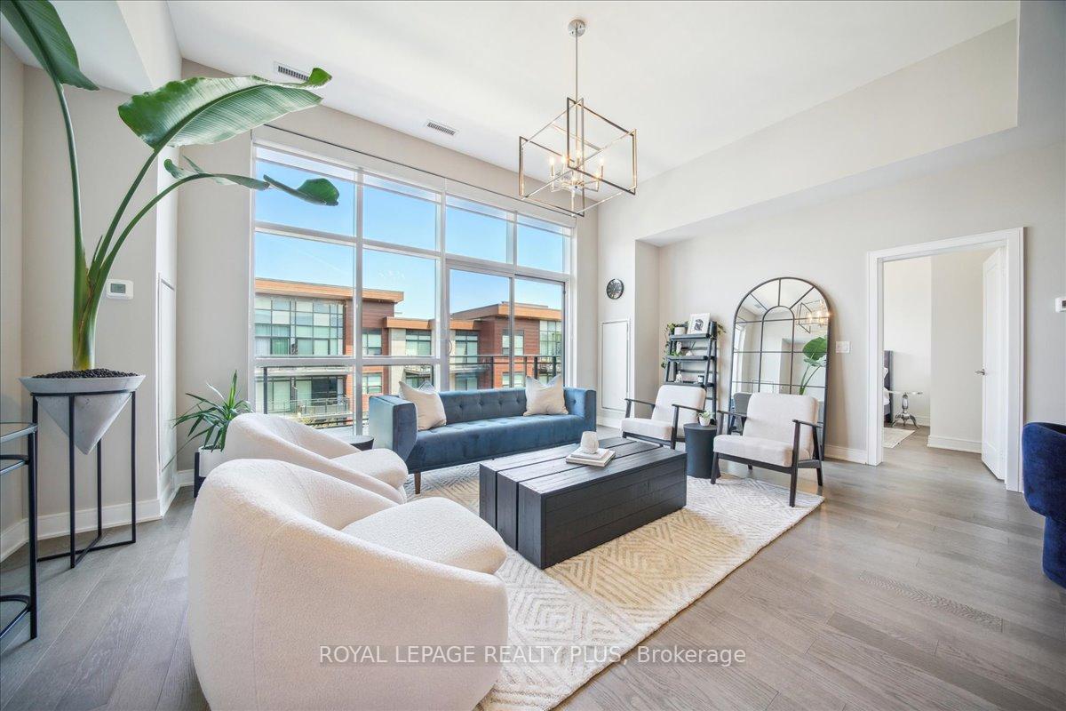 3 Bedrooms Condo at 1575 Lakeshore, Mississauga For sale