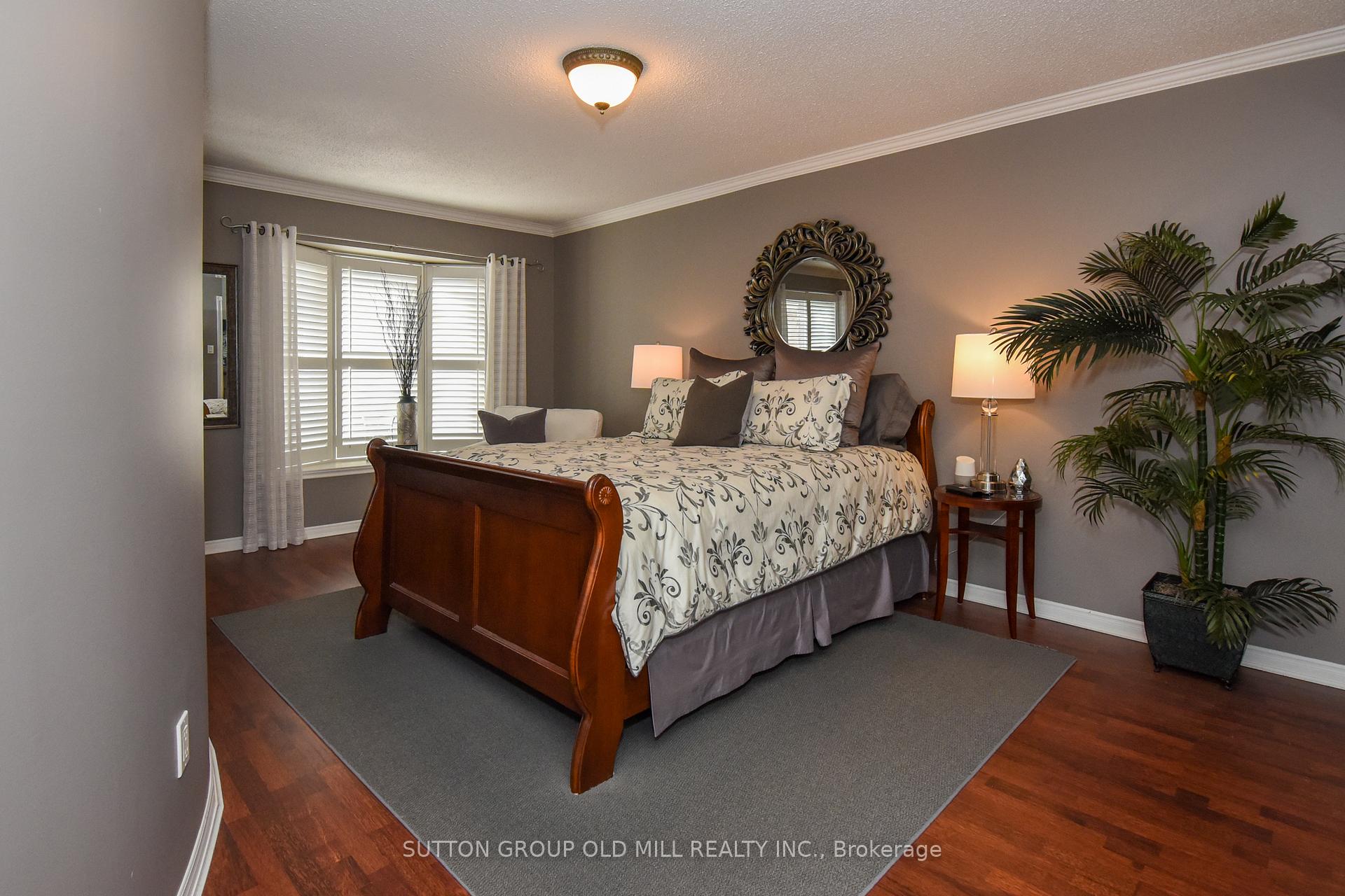 4 Bedrooms Condo at 4635 Regents, Mississauga For sale